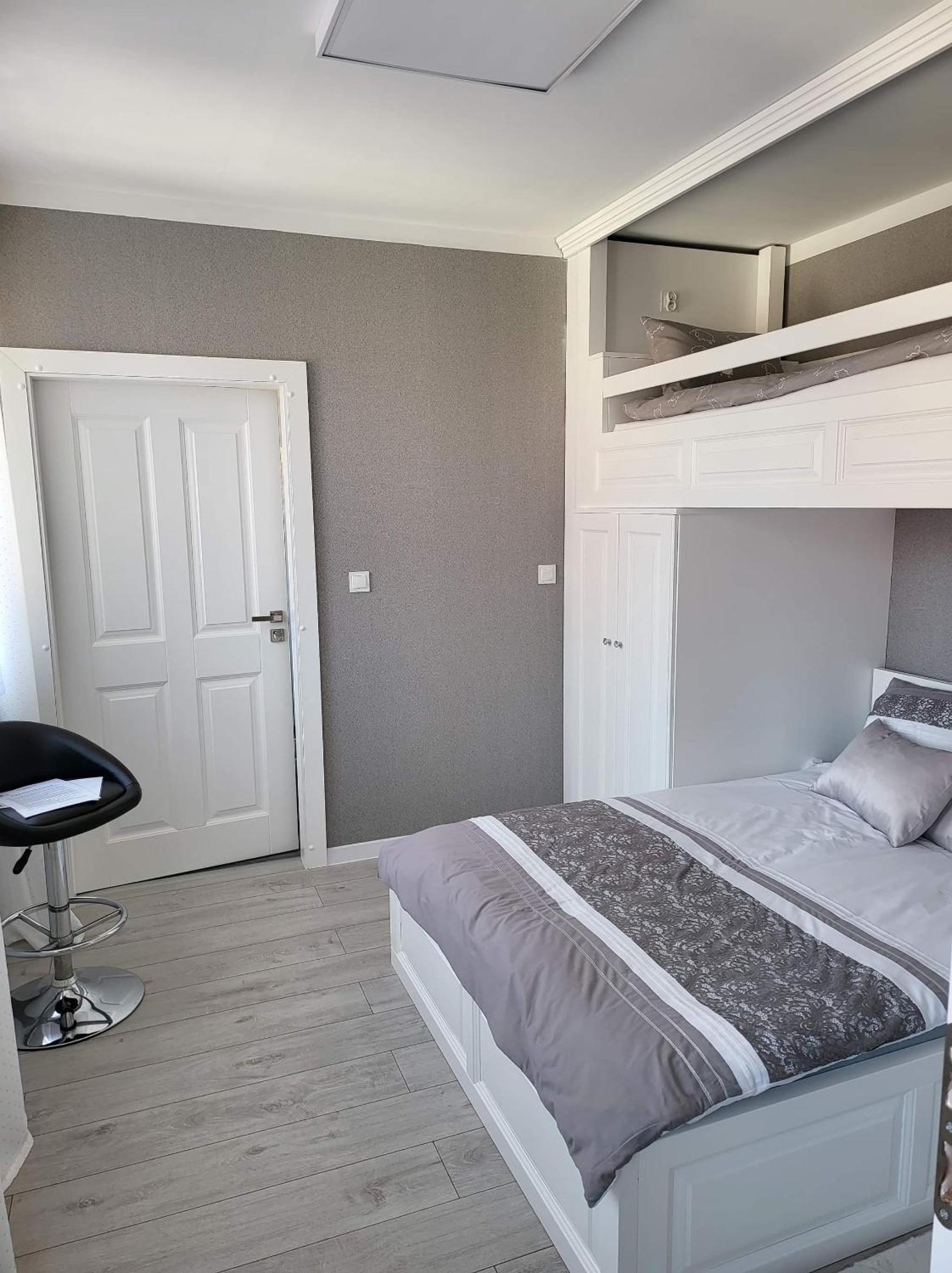 Triple Room with Private Bathroom photo 2