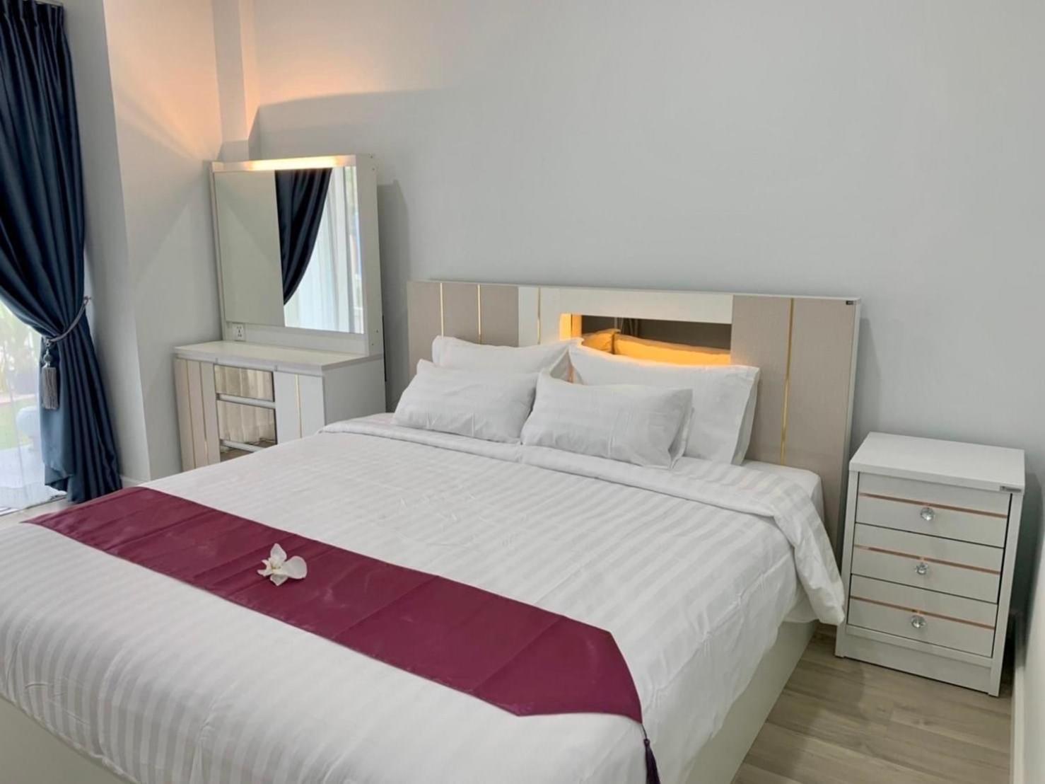 One-Bedroom Apartment - Photo 14