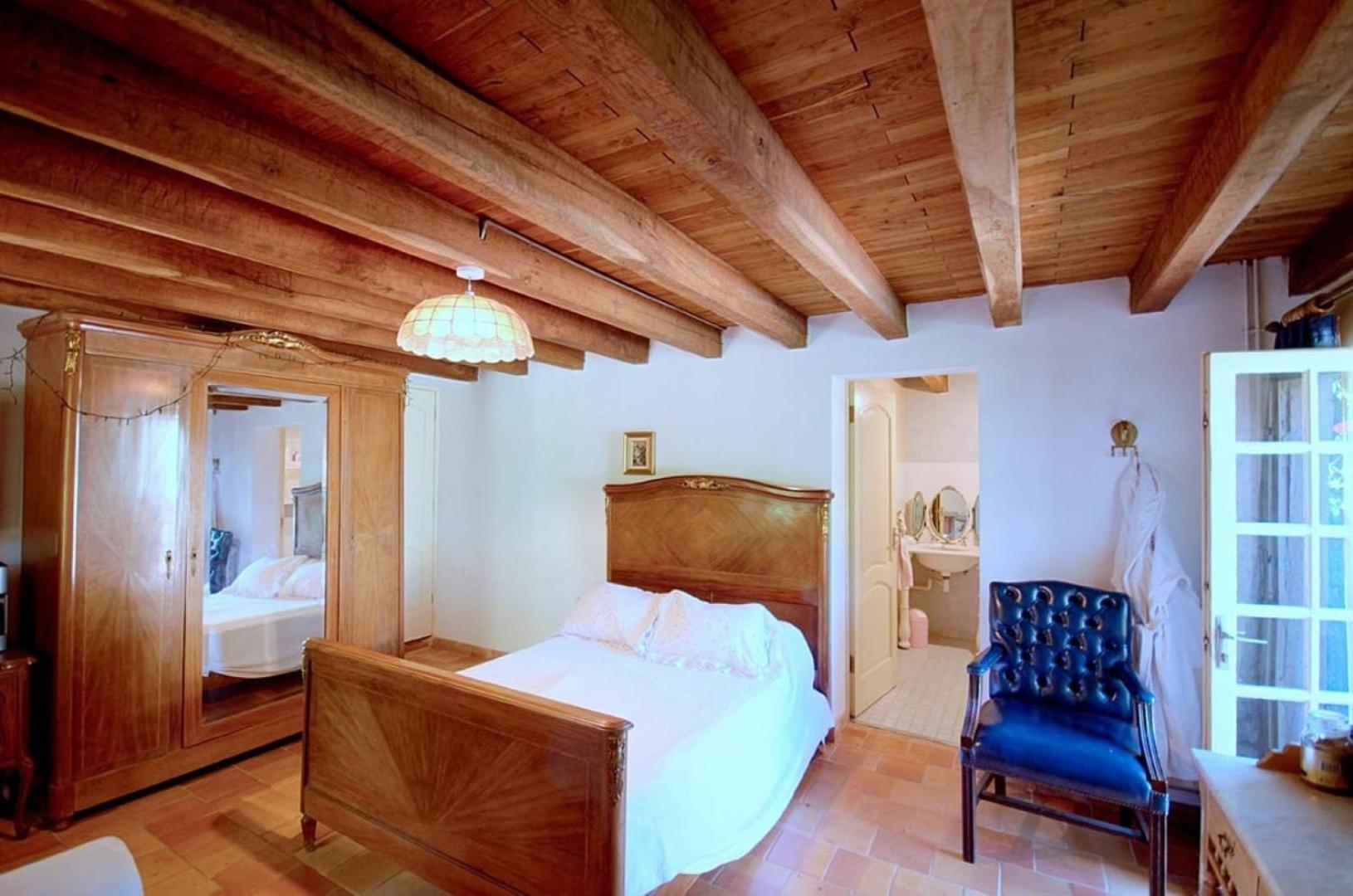 Queen Room with Garden View - Photo 3