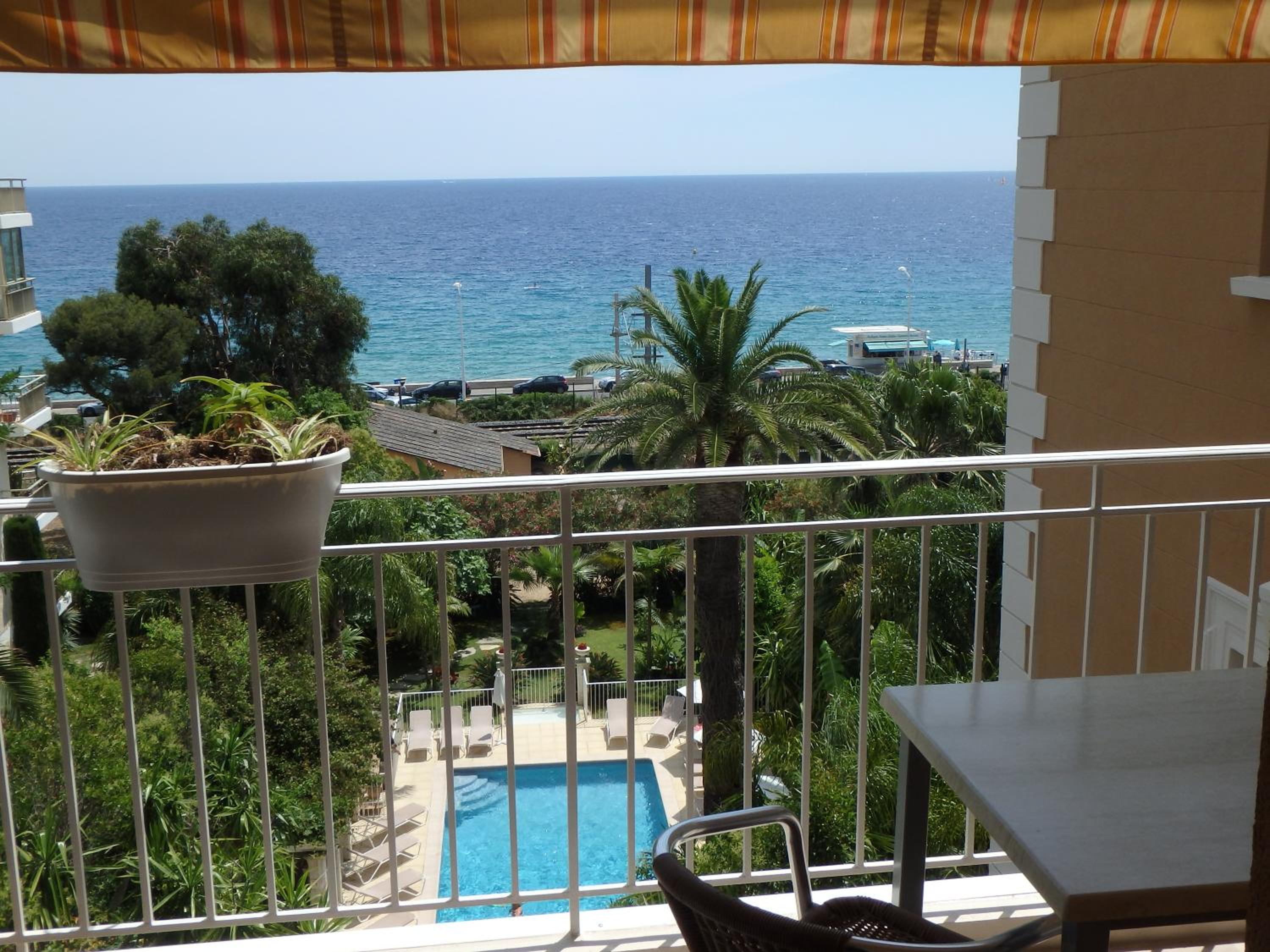 One-Bedroom Apartment with Terrace (3 Persons - Sea View - Second Floor)