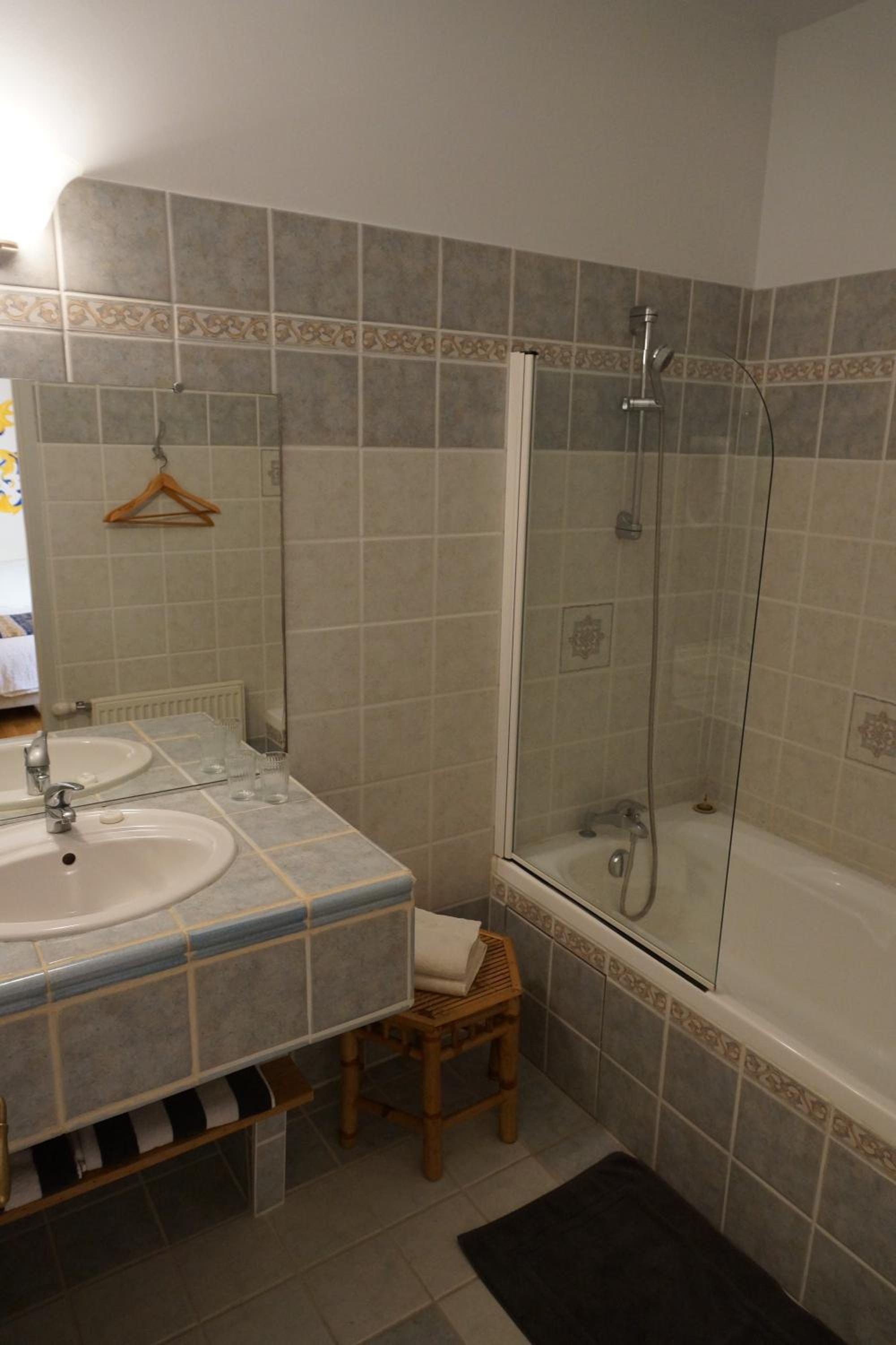 Double or Twin Room with Private Bathroom photo 3