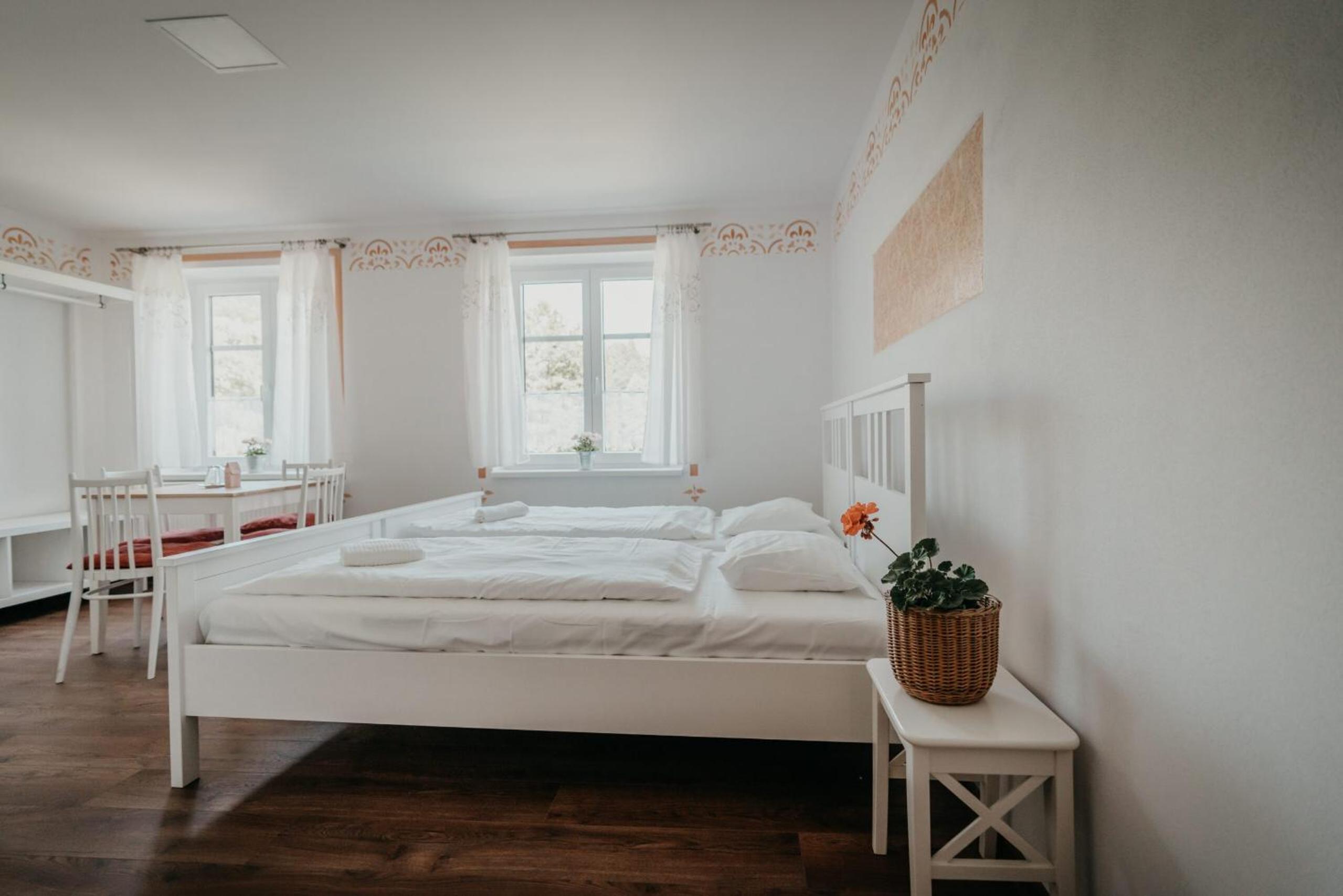 Quadruple Room with Private Bathroom - Photo 7