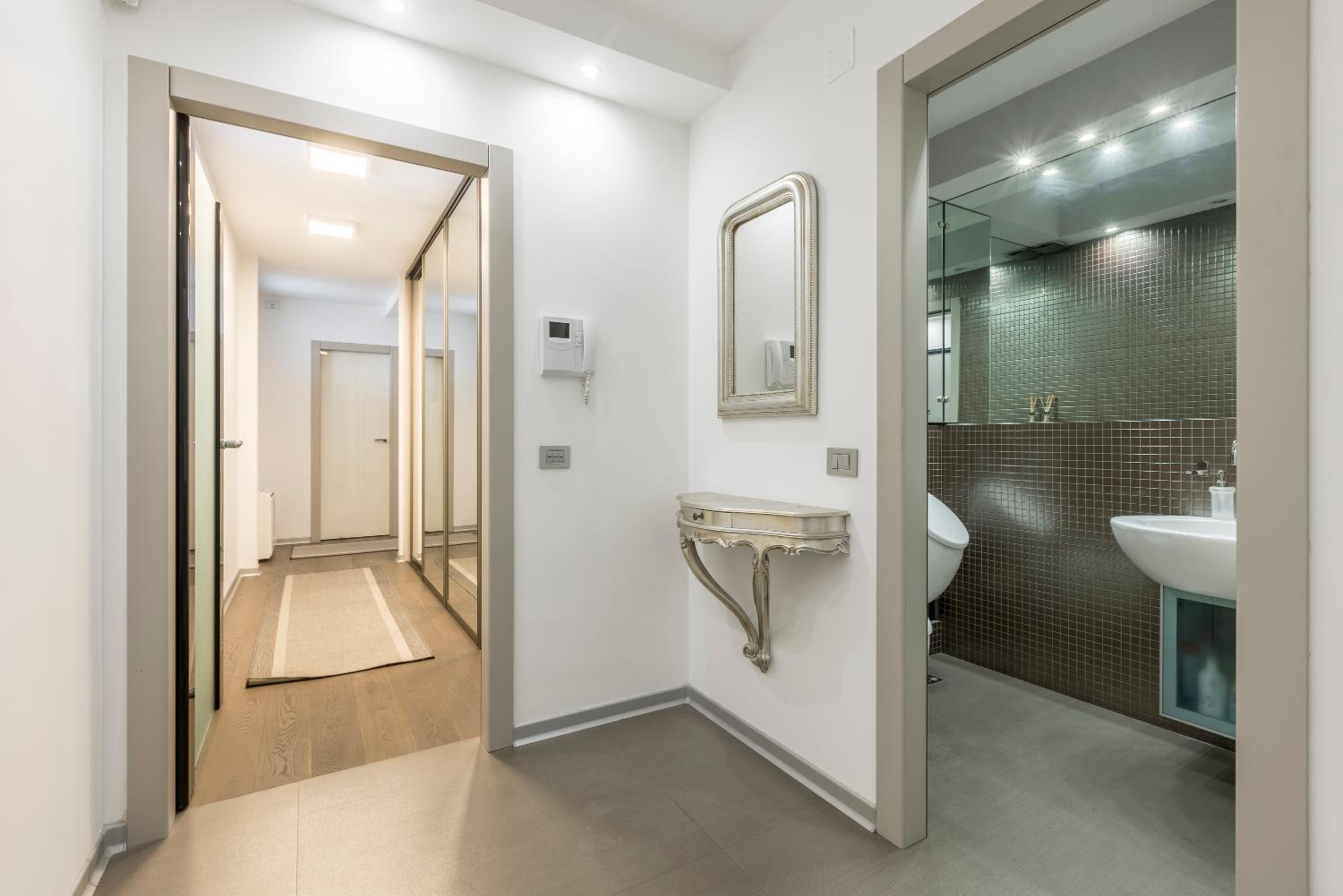 Penthouse Apartment - Photo 8