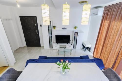 One-Bedroom Apartment - Photo 37