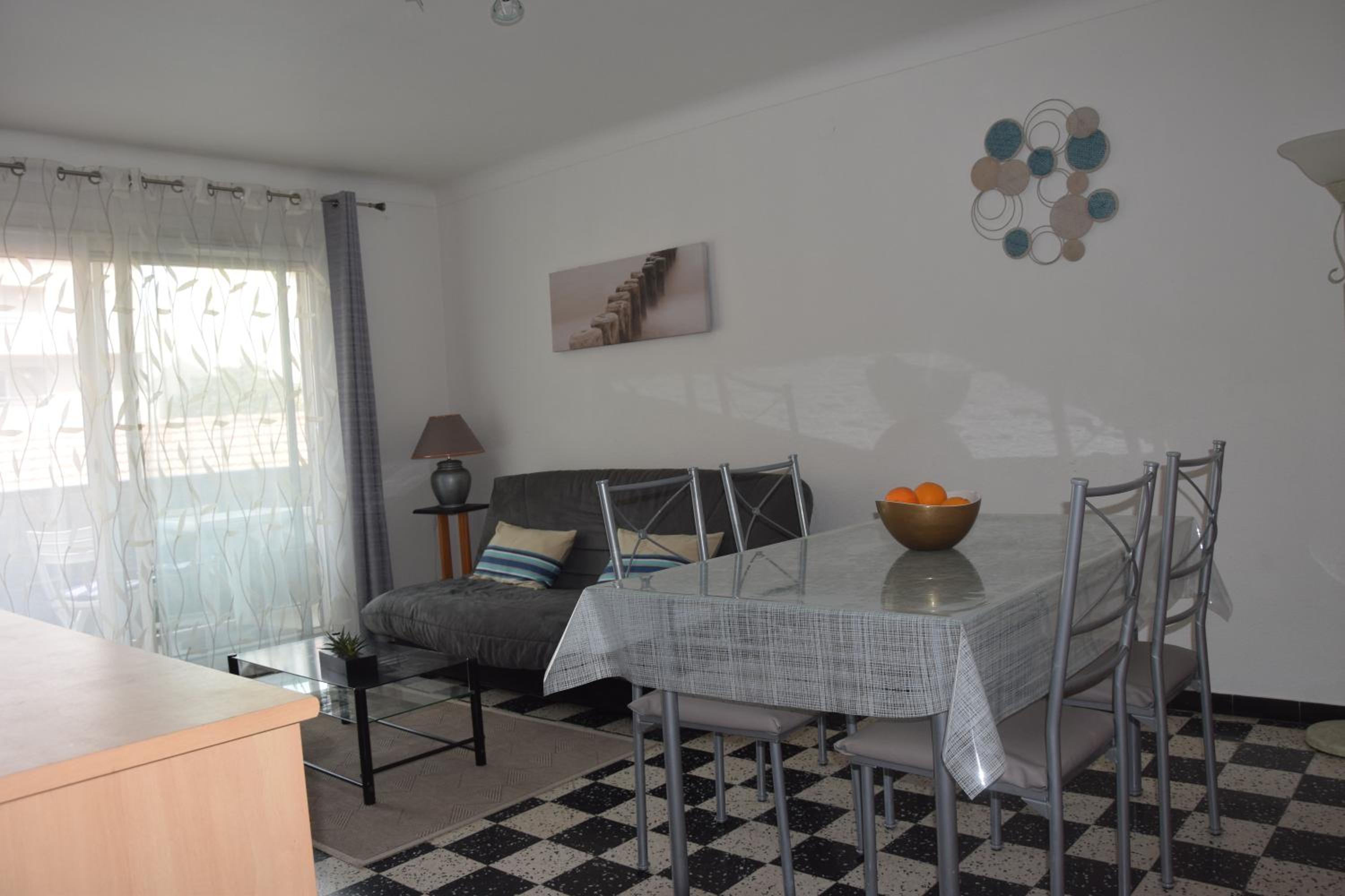 One-Bedroom Apartment photo 2
