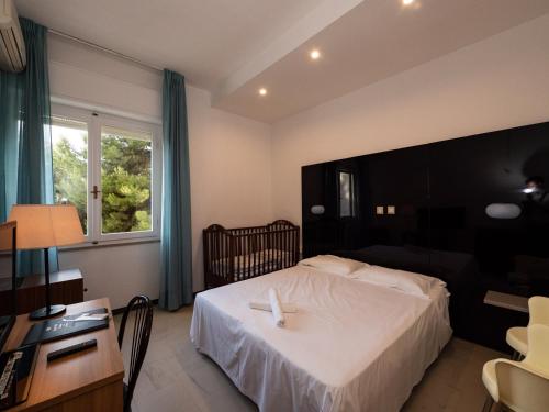 Double or Twin Room with Mountain View