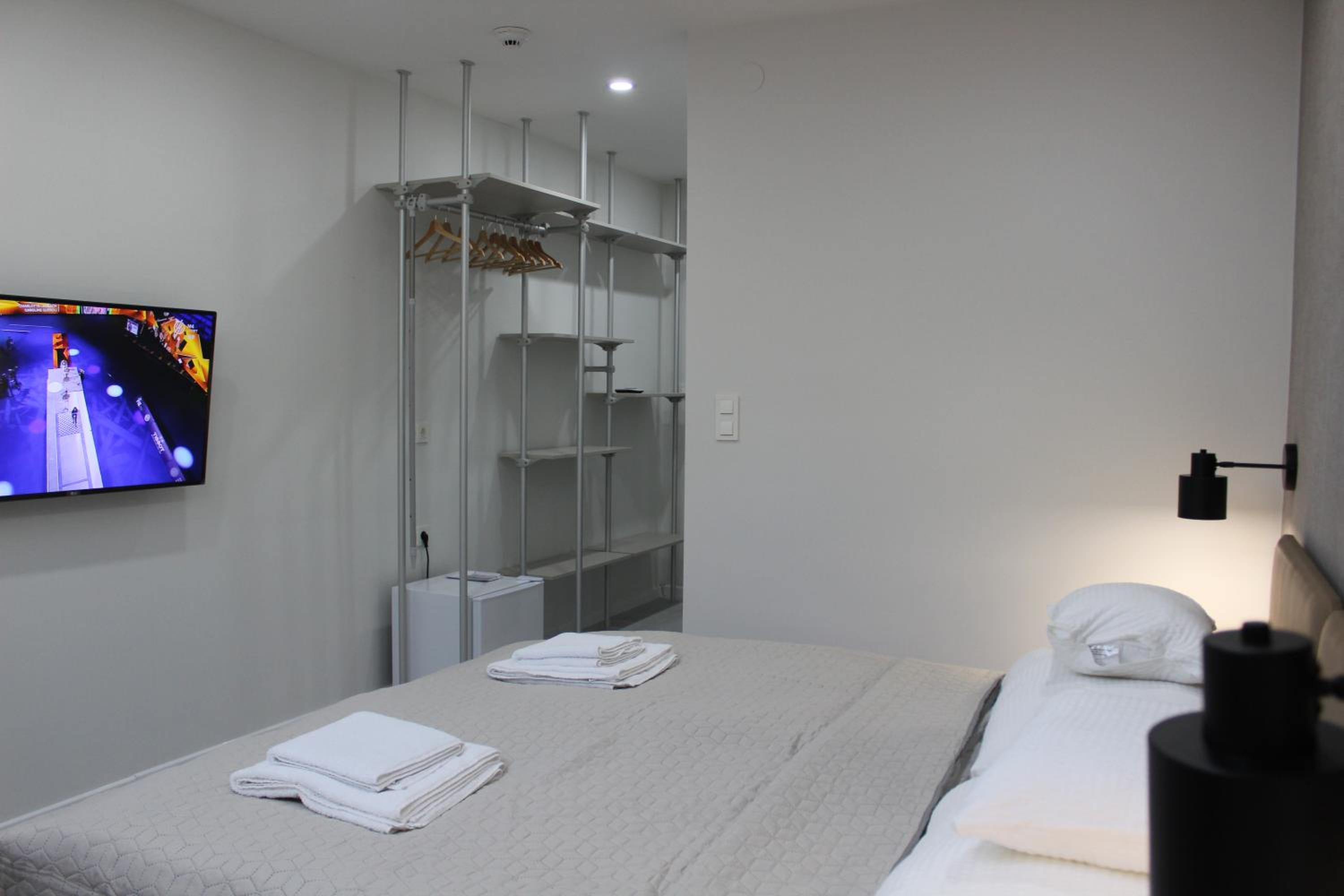 Double Room with Private Bathroom - Photo 3