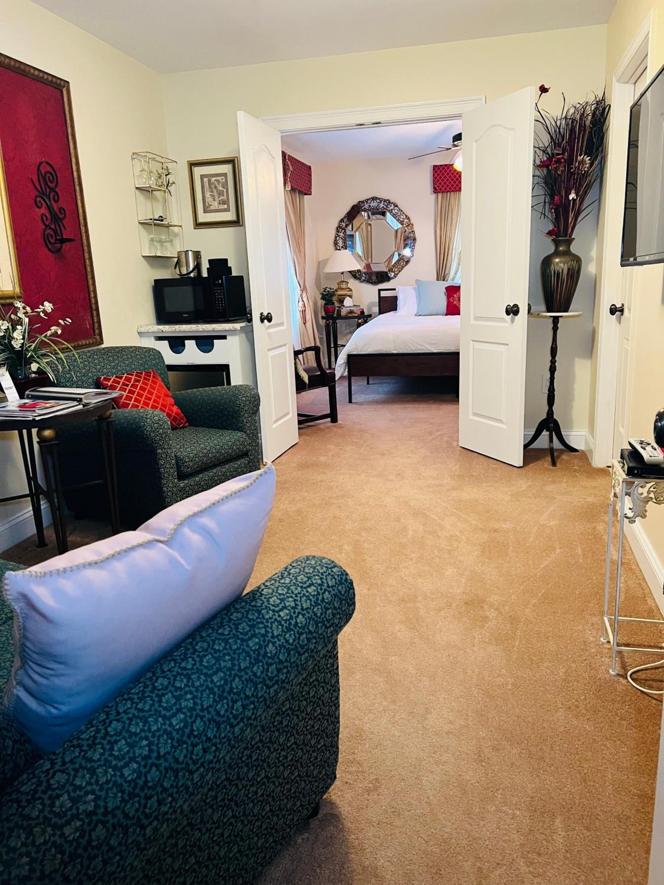 Deluxe Queen Suite photo 1