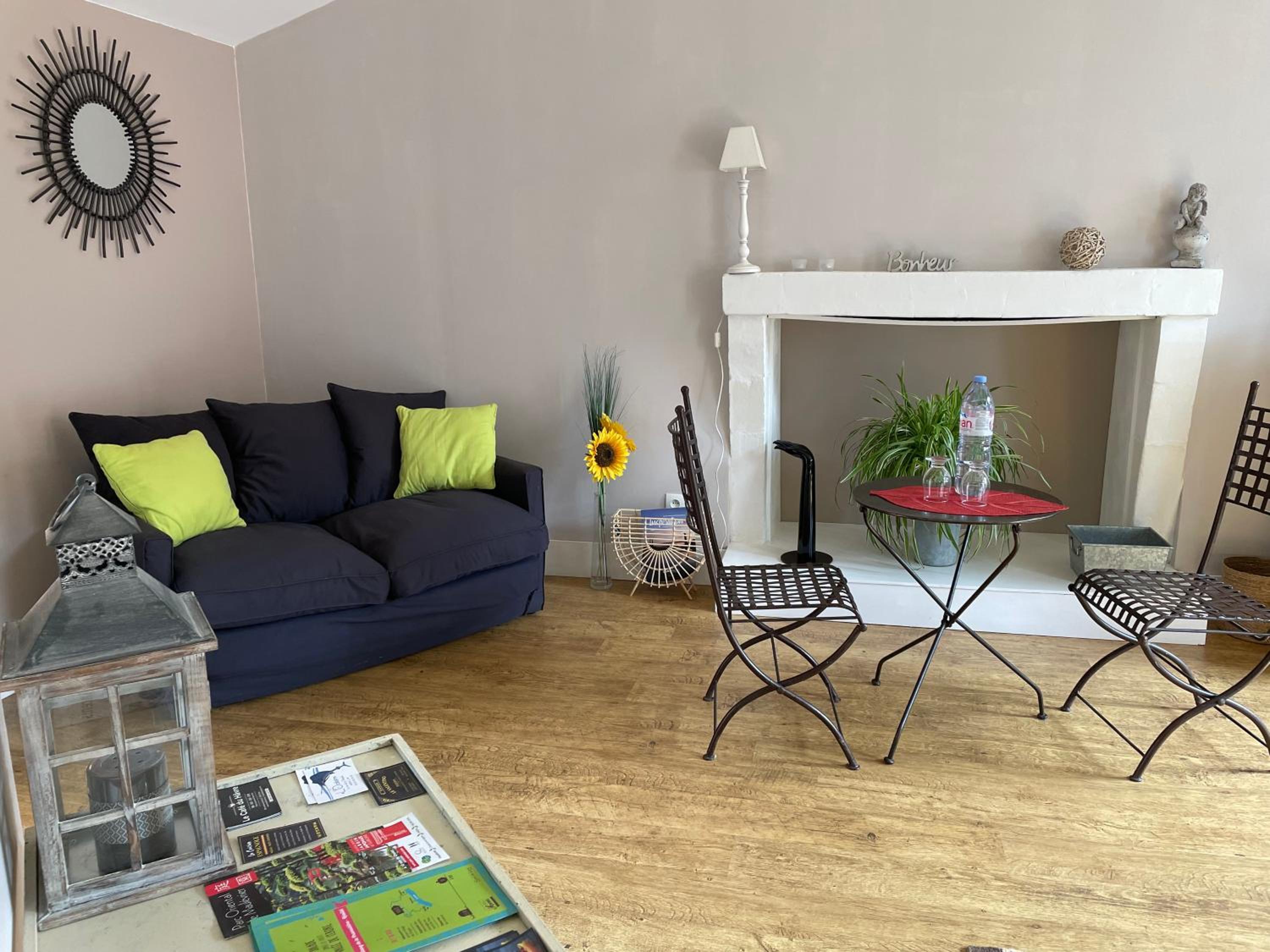 Large Double Room - Photo 1