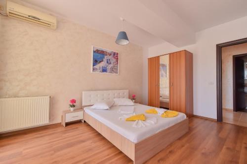 Two-Bedroom Apartment - Photo 8