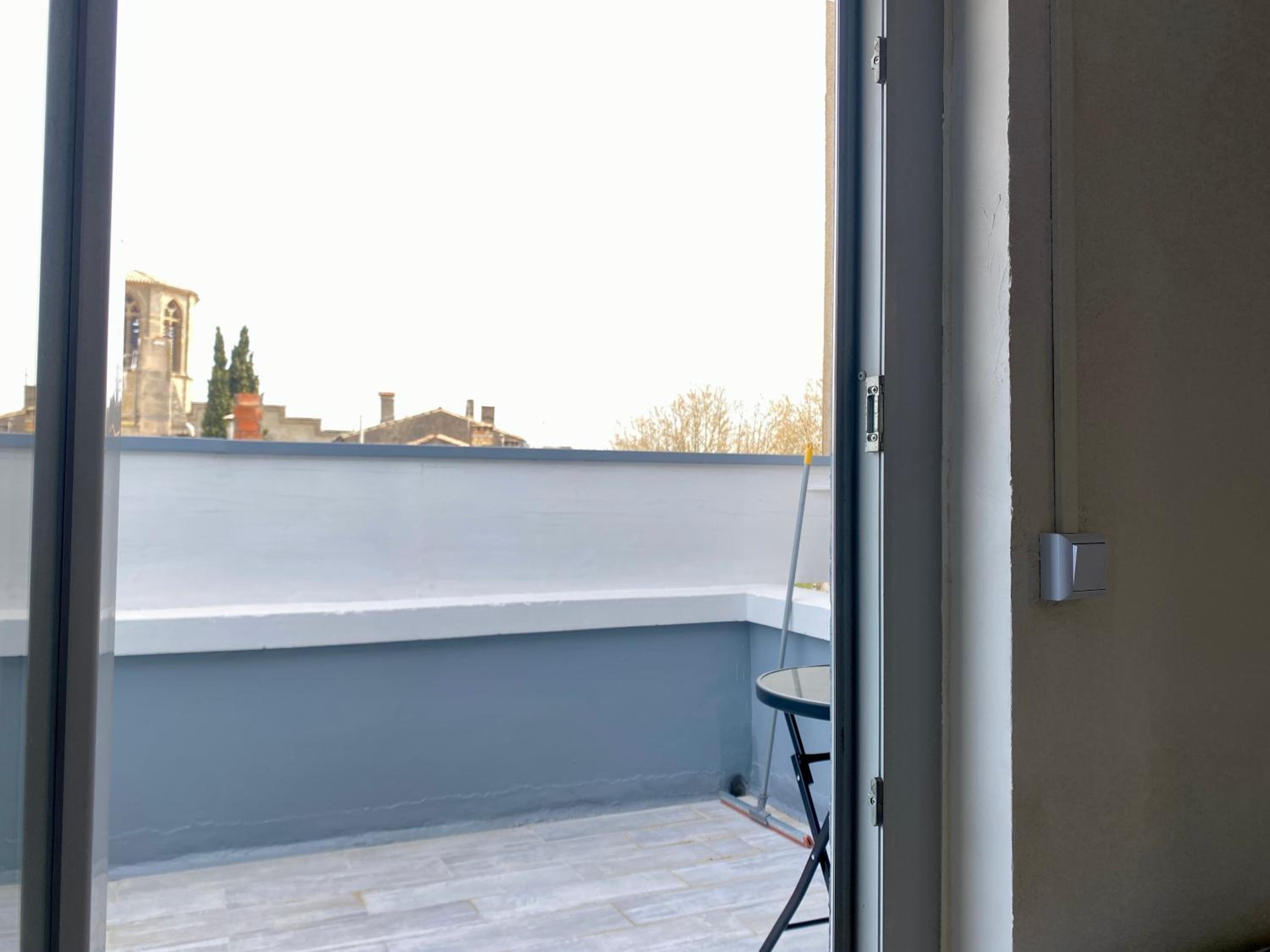 Apartment with Terrace - Photo 3