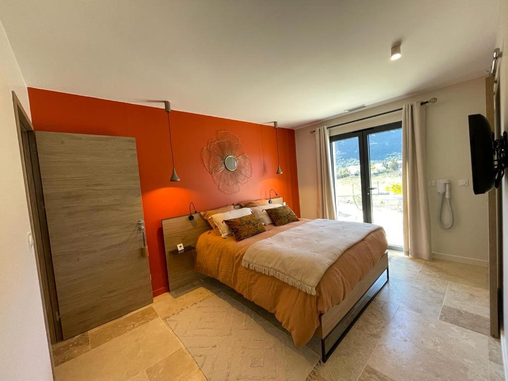 King Room with Mountain View photo 2