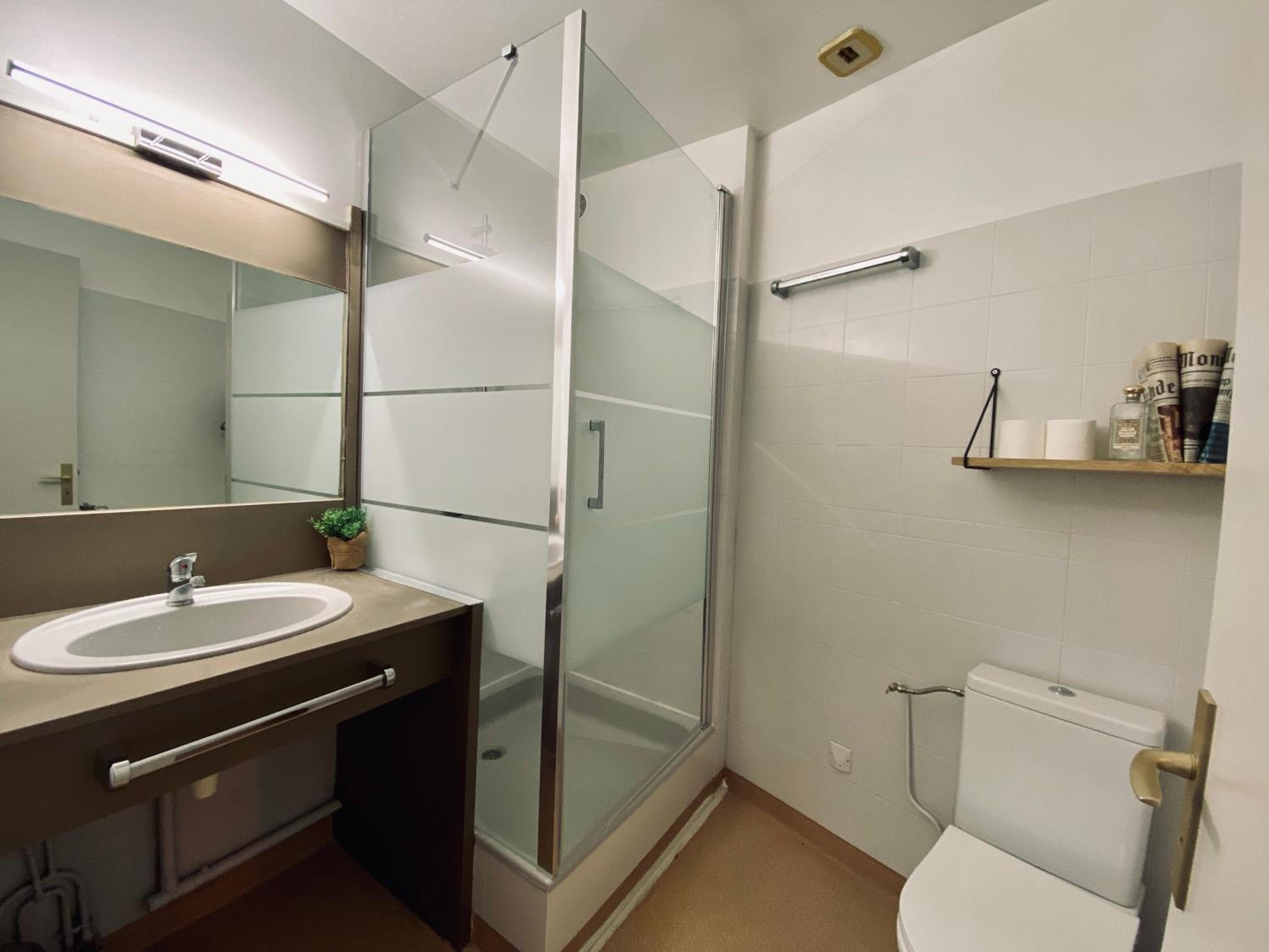 Double Room - Photo 17