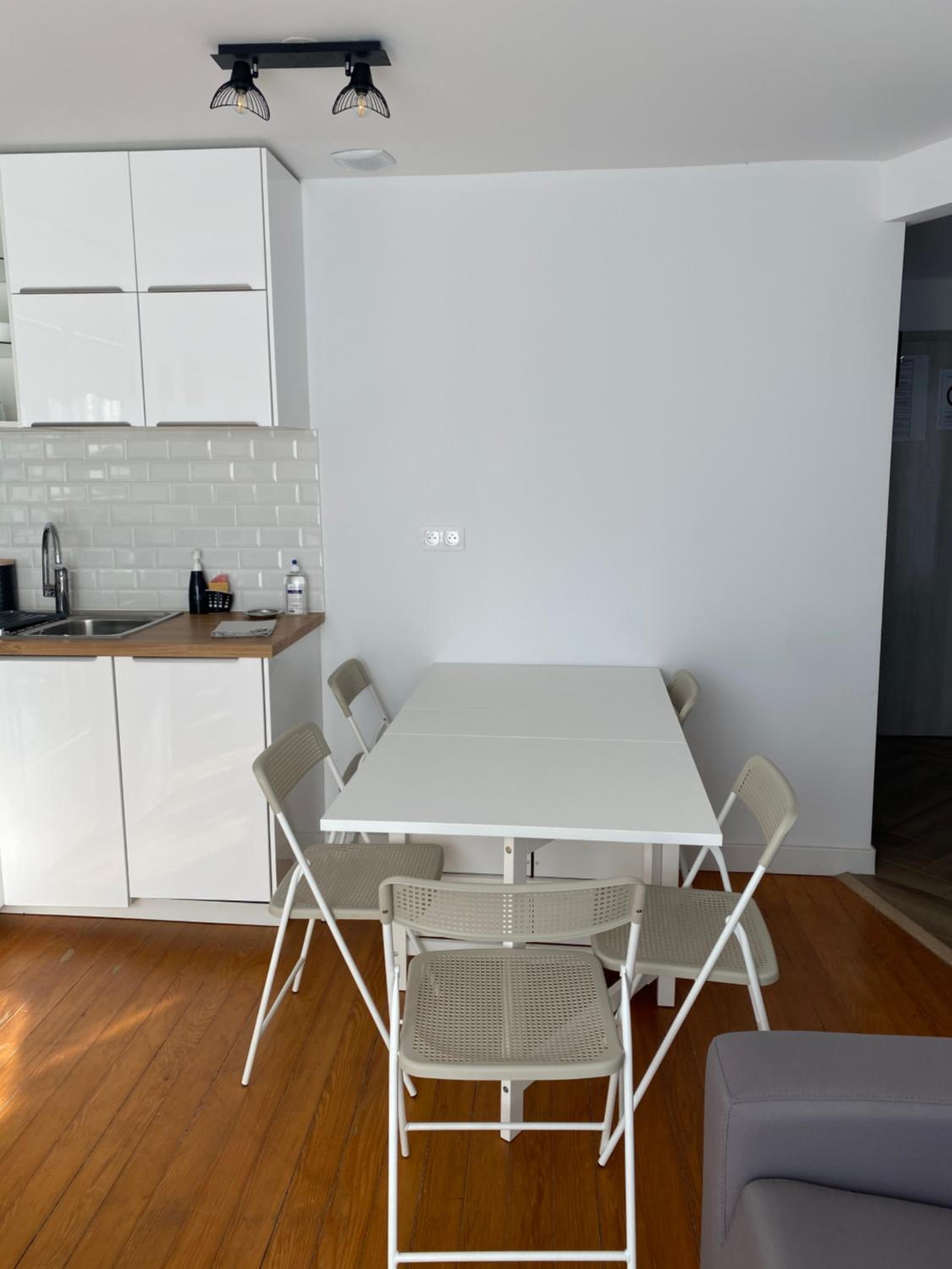 Apartment with Balcony photo 3
