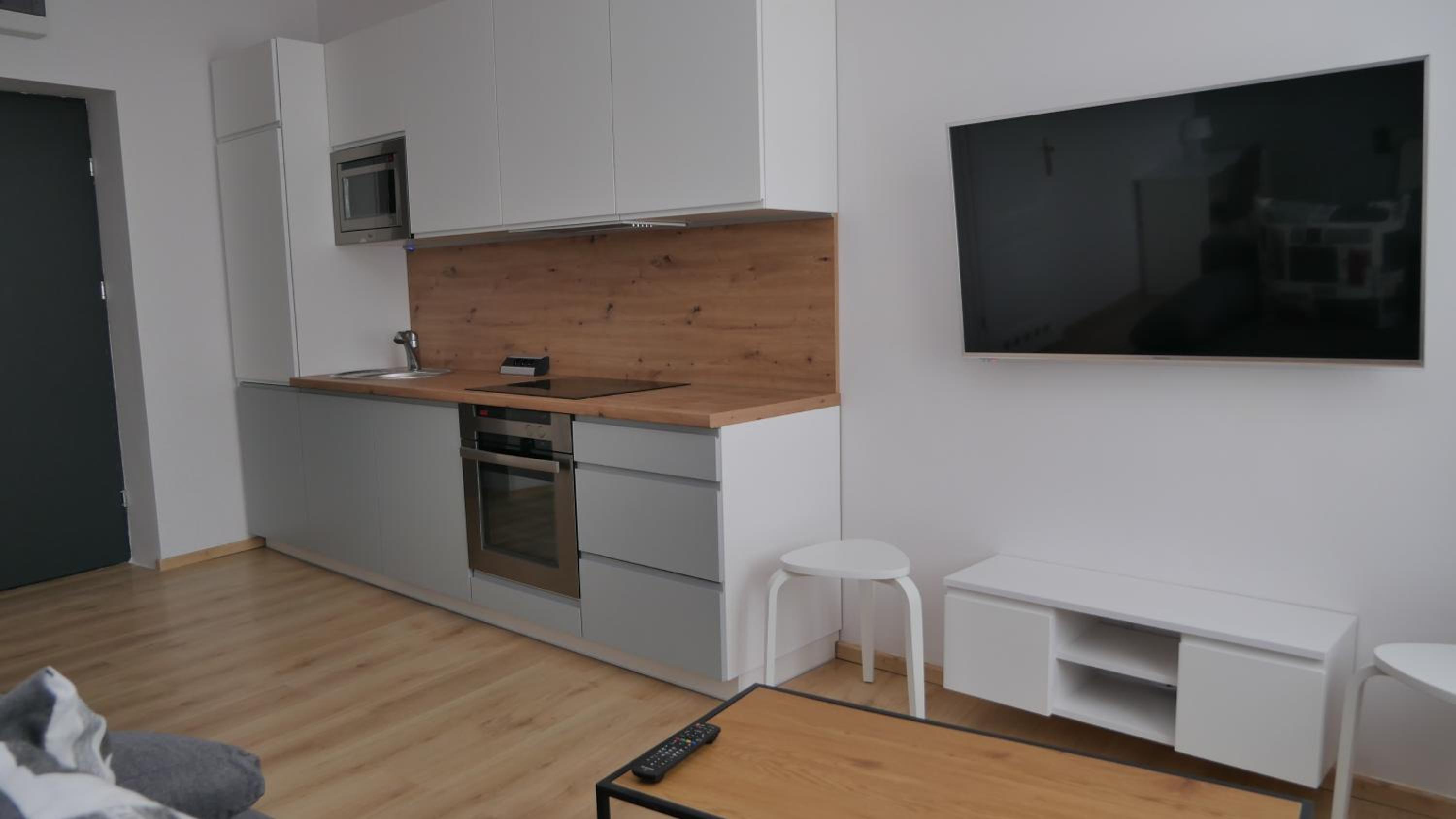 Apartment with Shower - Photo 3