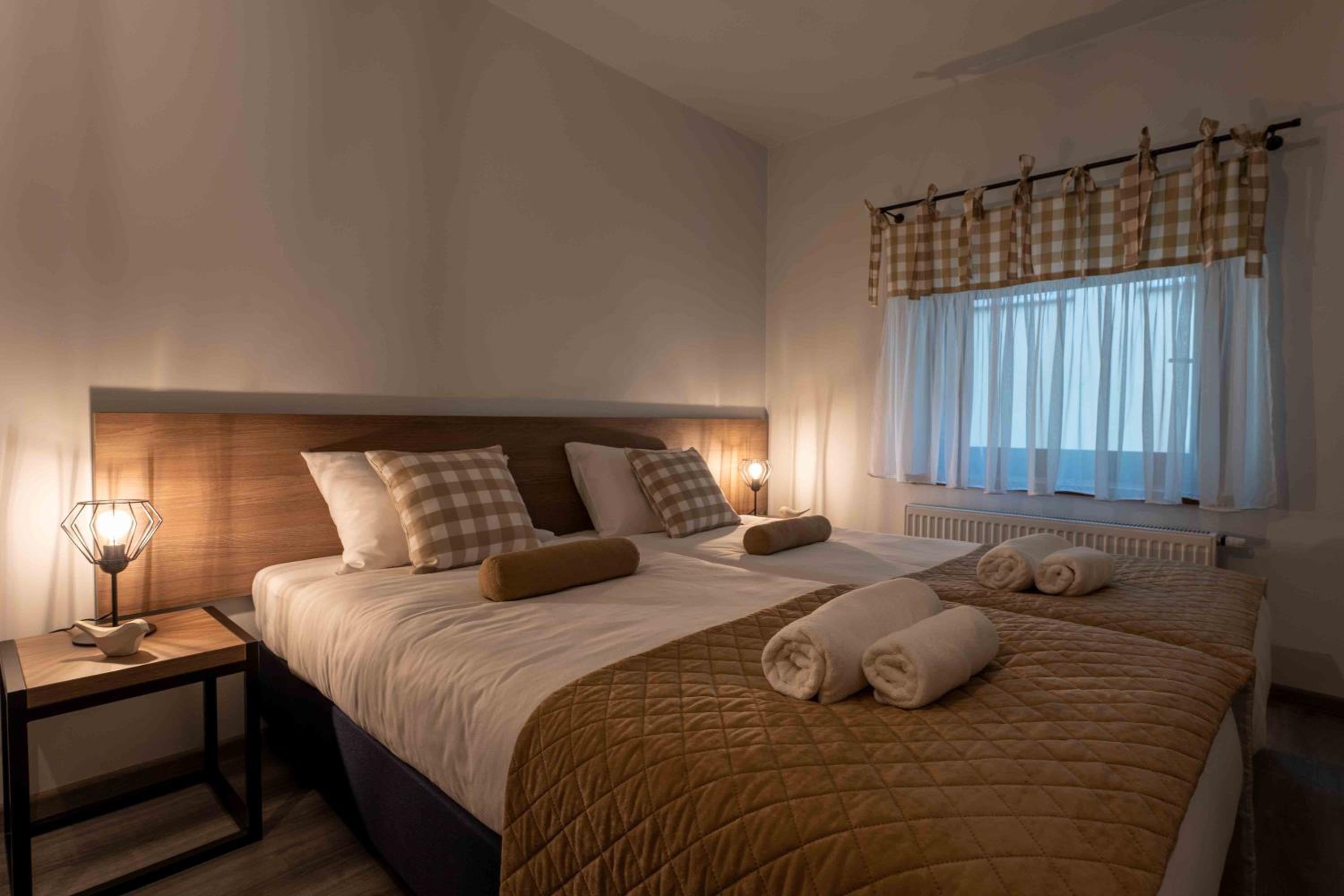 Deluxe Double Room with Bath photo 3