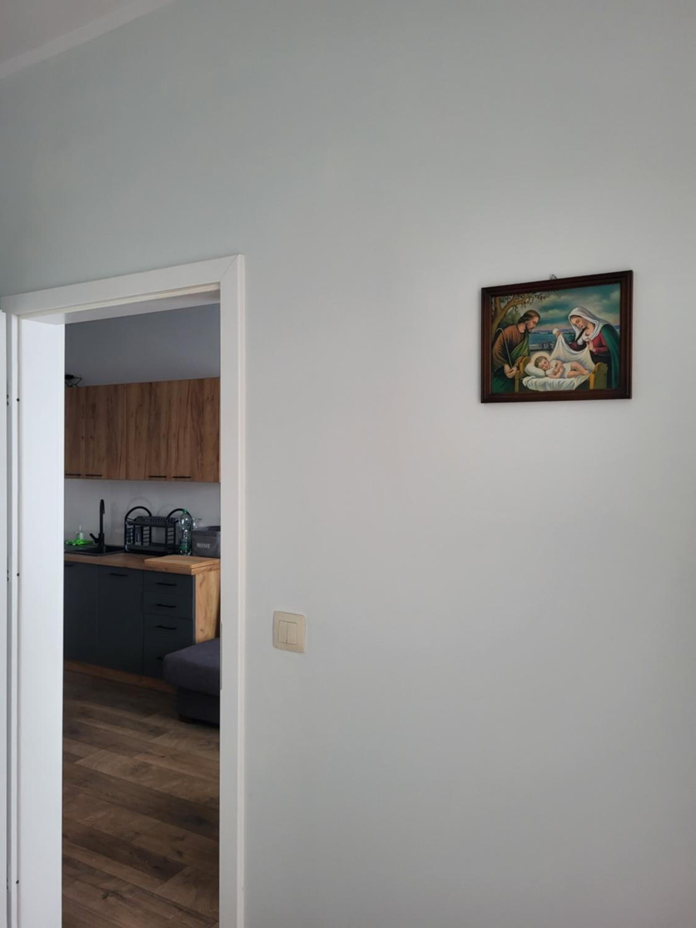 One-Bedroom Apartment photo 1