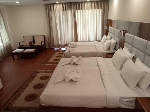 Deluxe Family Room - Photo 2