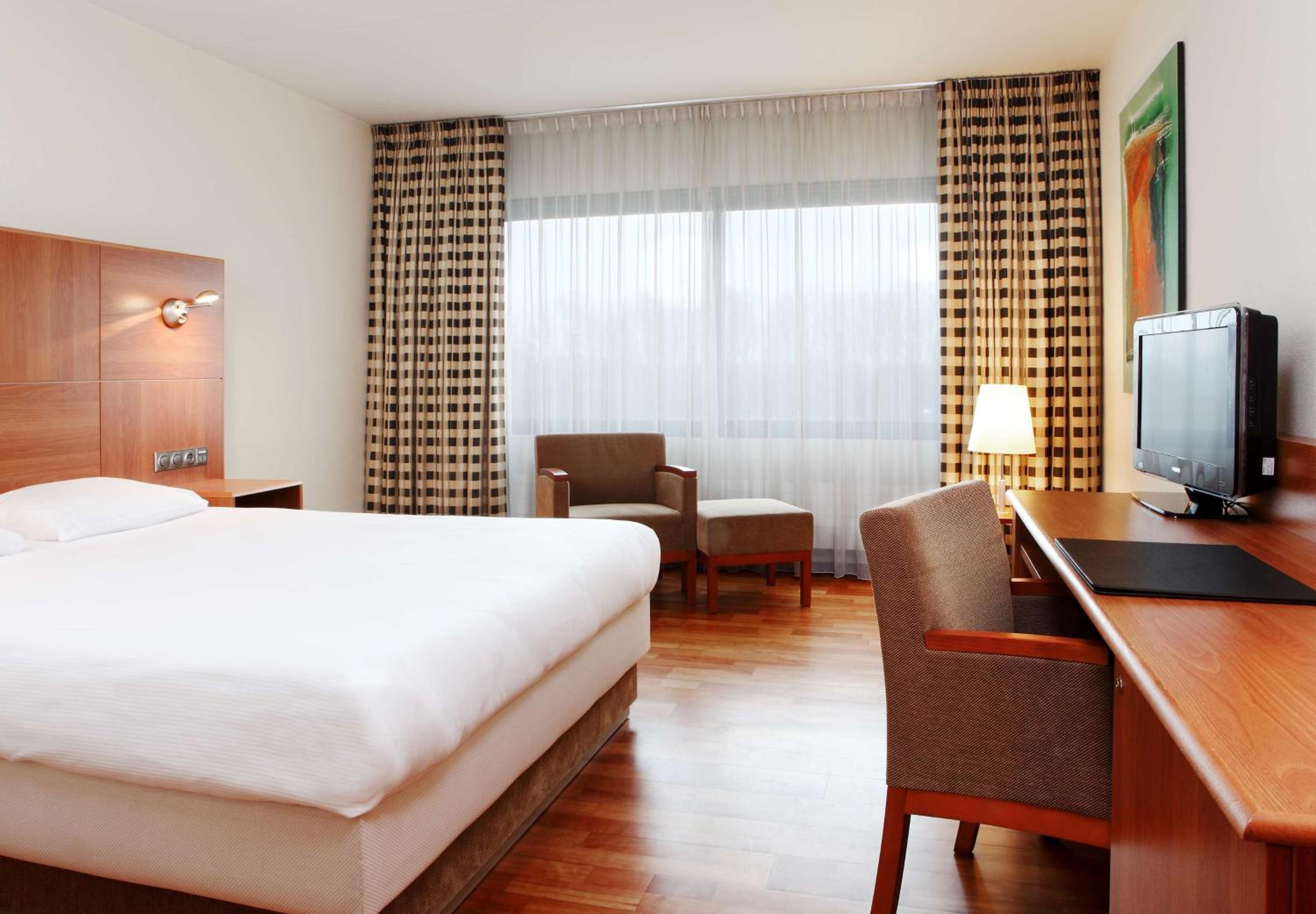 Superior Double or Twin Room Free Parking Promo with breakfast