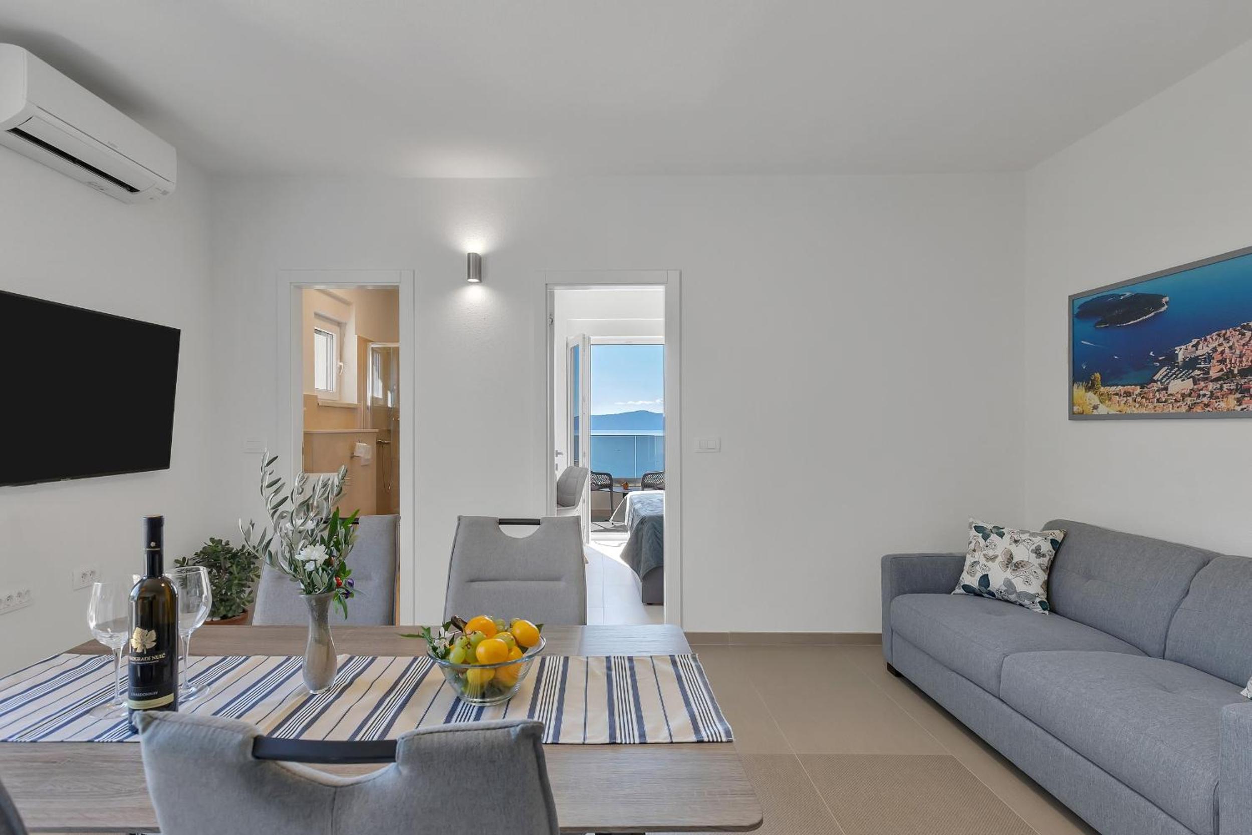 One Bedroom Apartment with Sea View