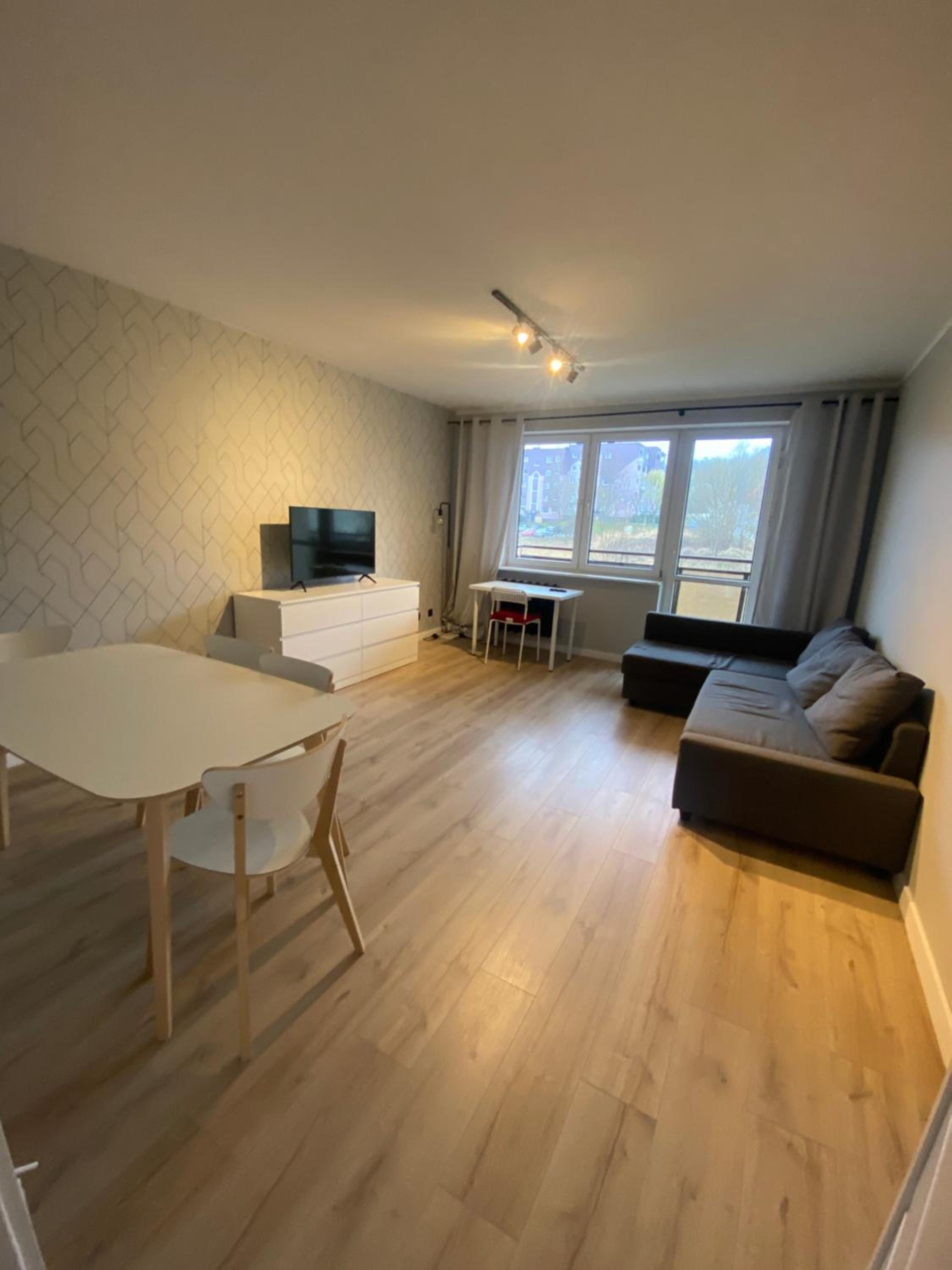 One-Bedroom Apartment - Photo 2