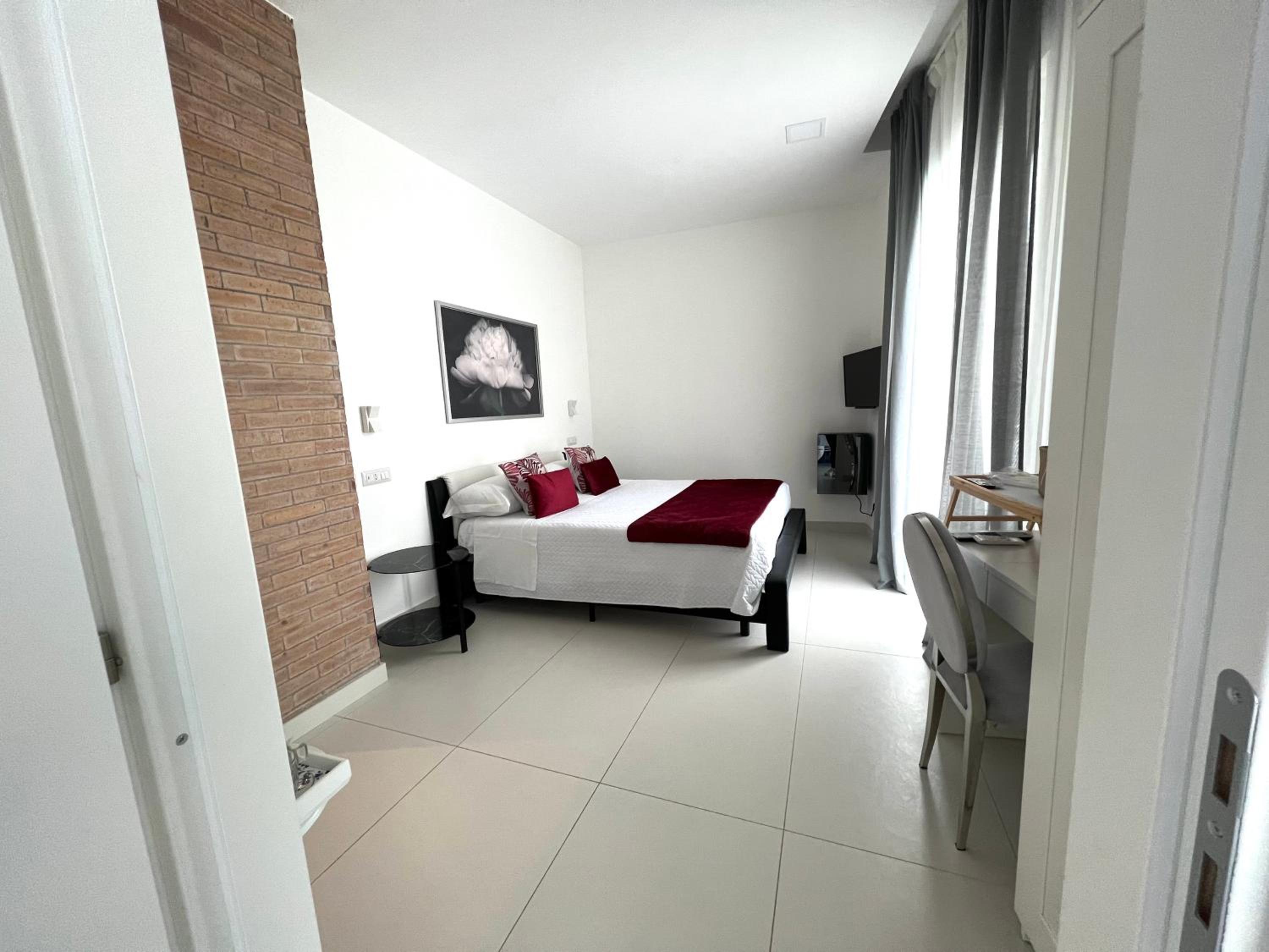 Double Room with Balcony and Street View
