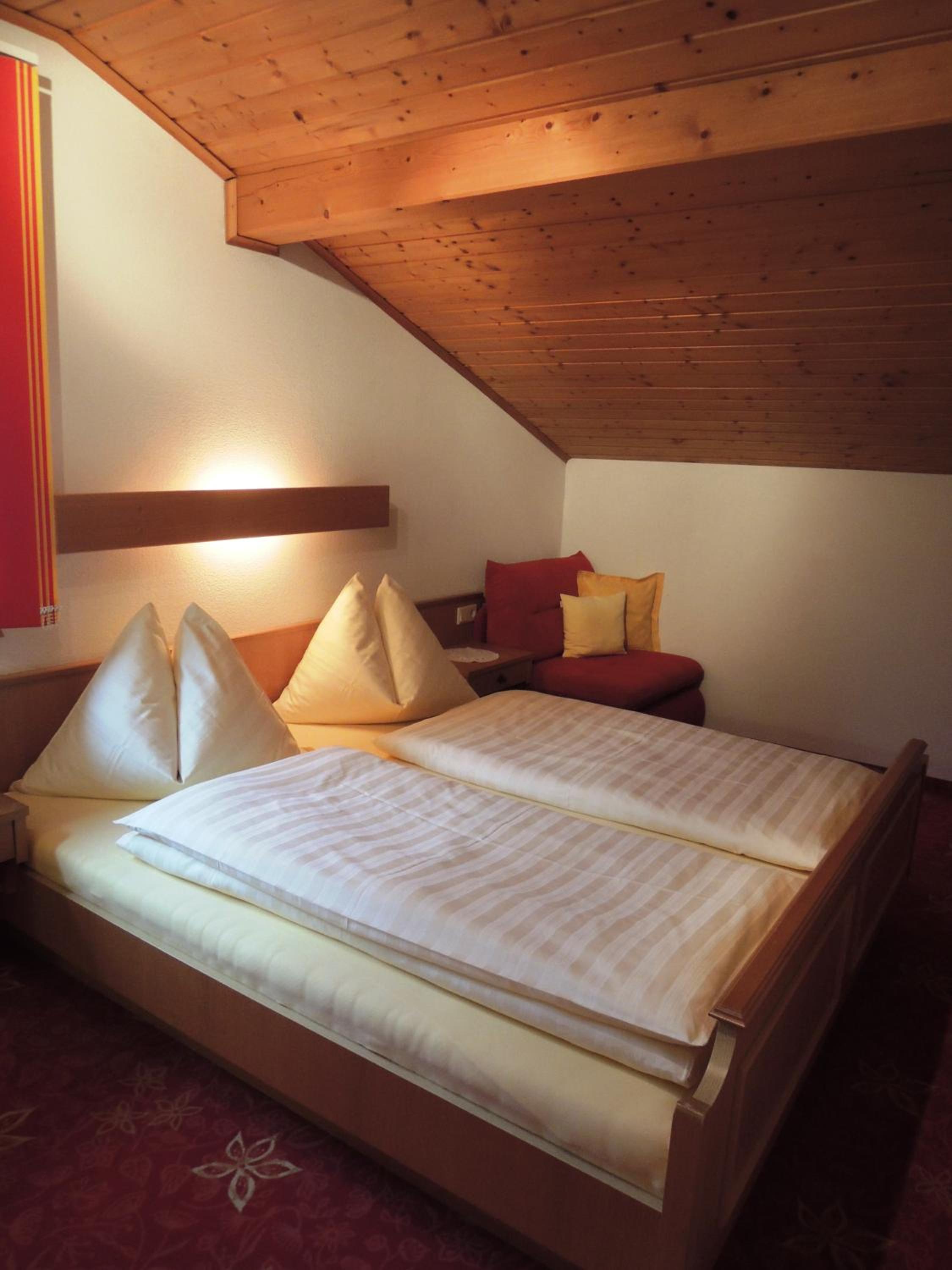 Two-Bedroom Apartment with Balcony photo 2