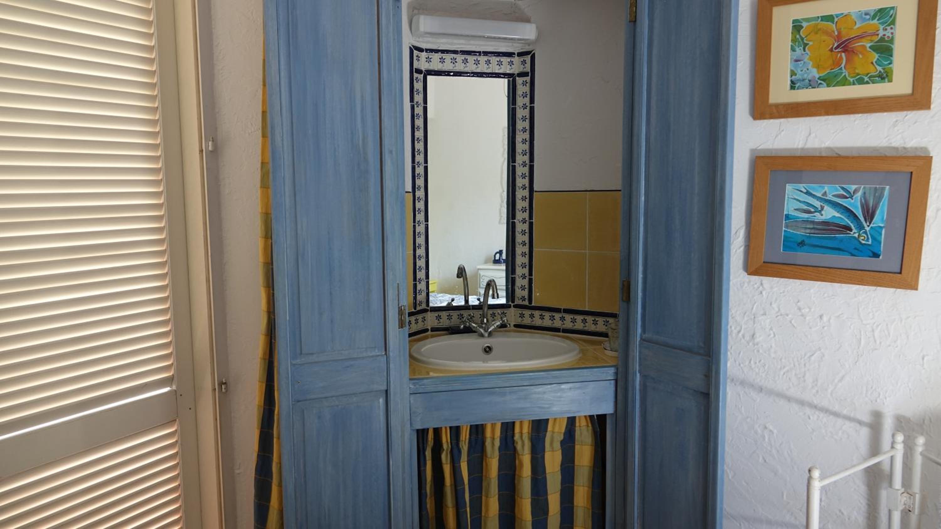 Queen Room photo 1