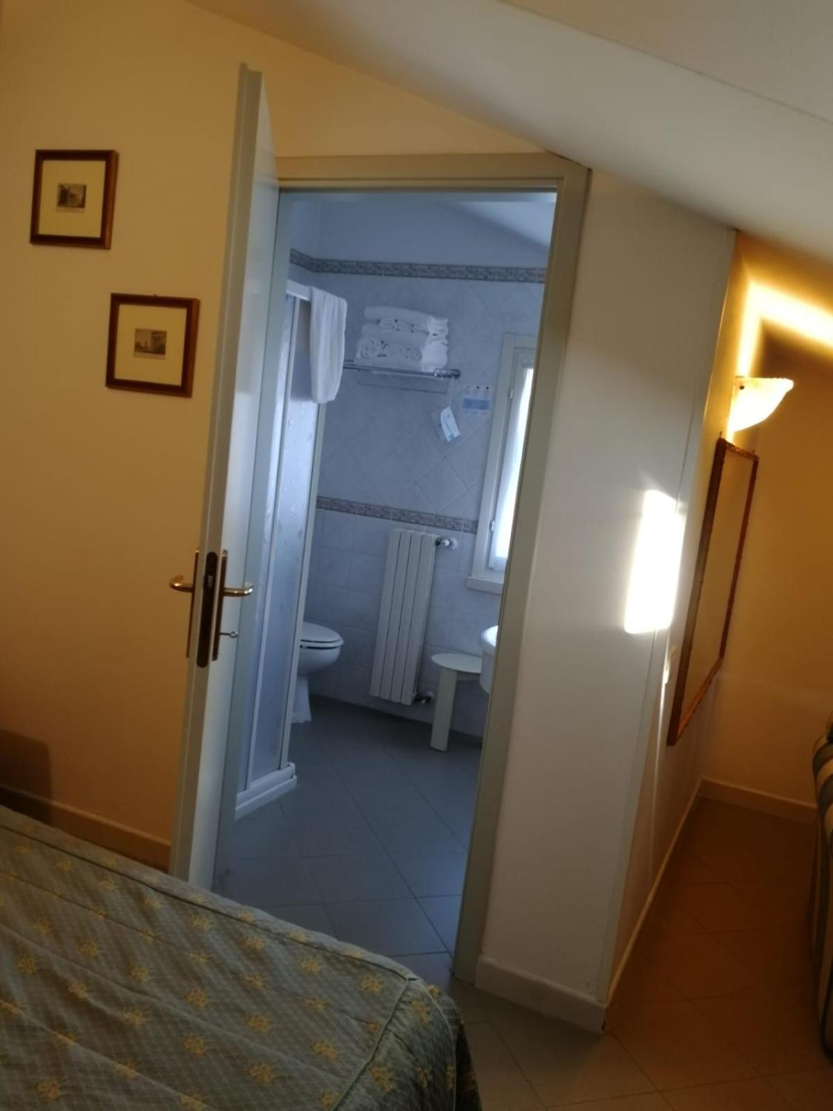 King Suite with Spa Bath photo 3