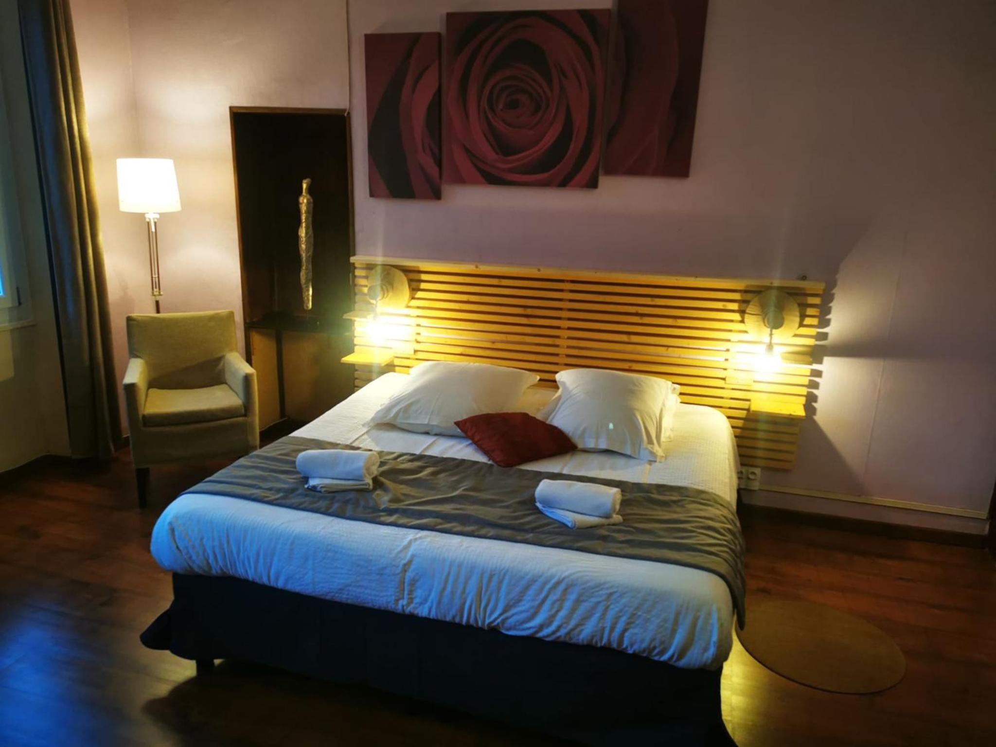 Deluxe Double Room (2 Adults + 1 Child)