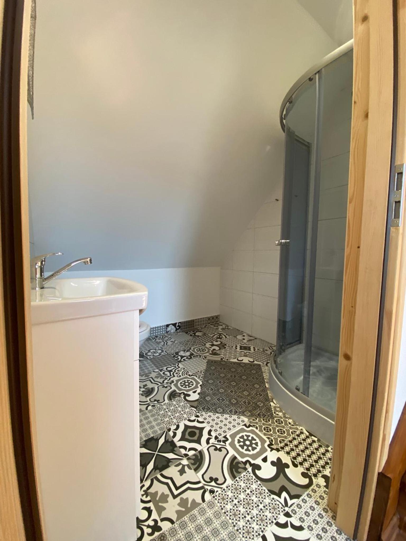 Quadruple Room with Bathroom - Photo 5