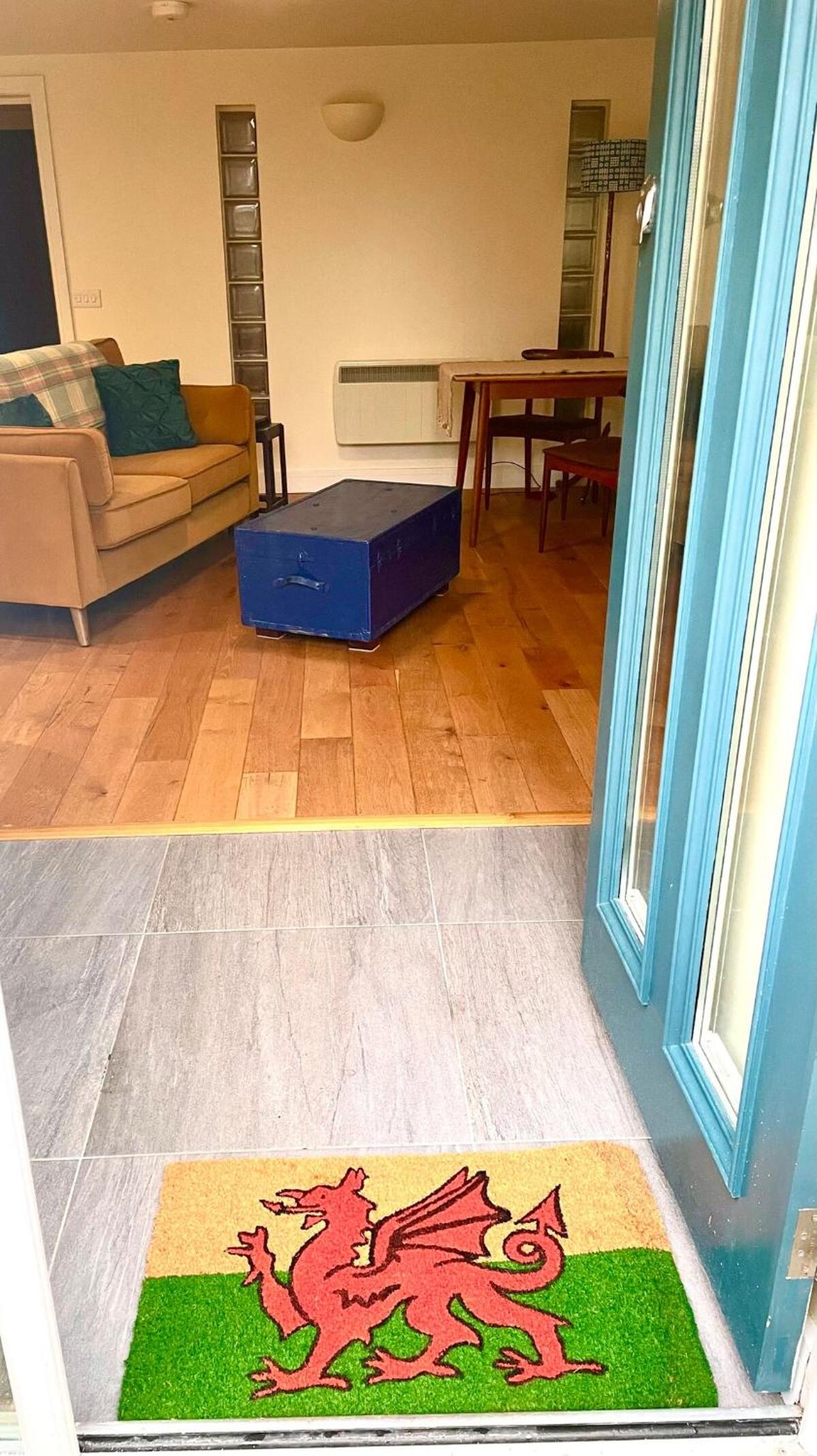 One-Bedroom Apartment - Photo 8