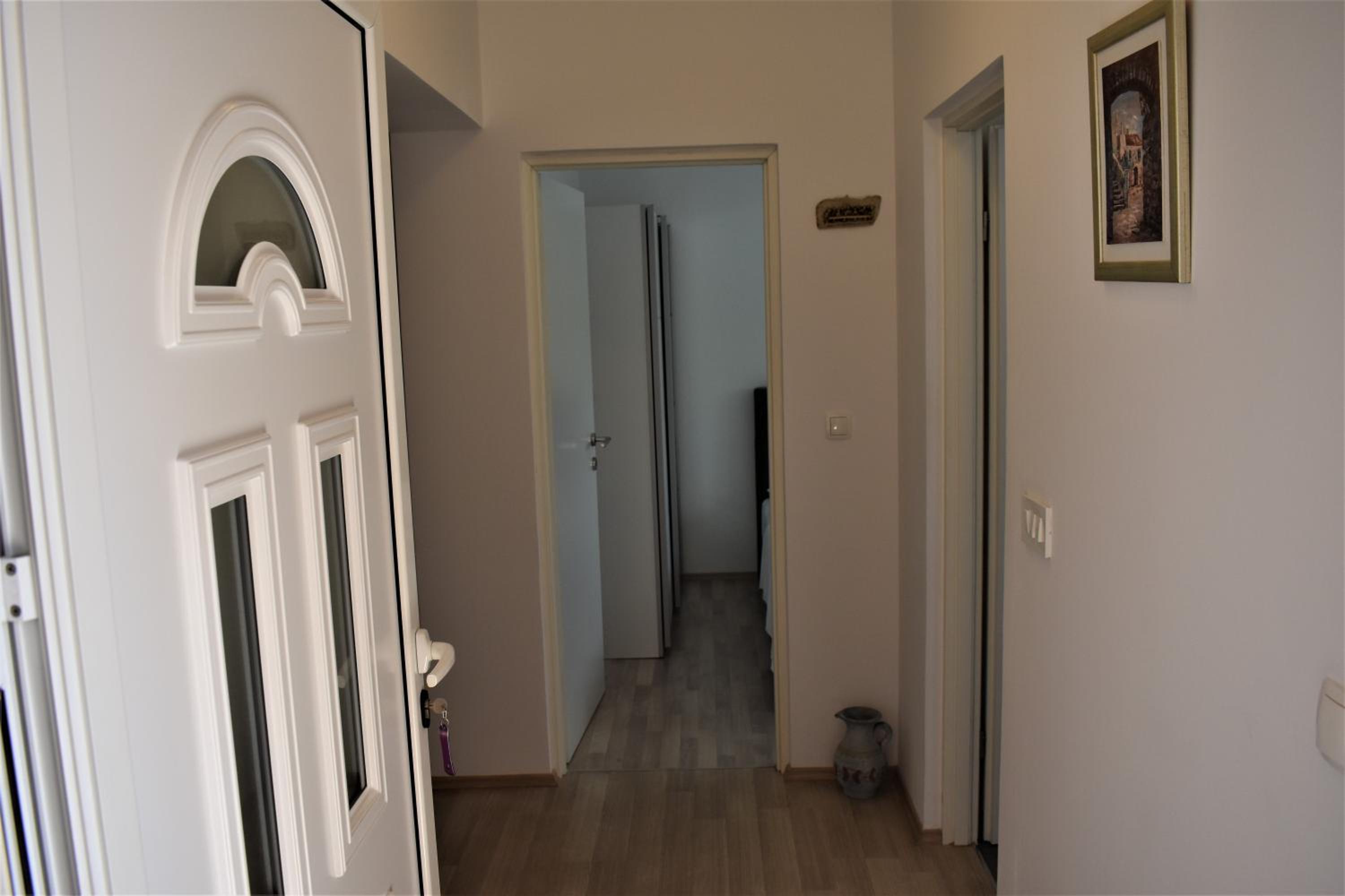 One-Bedroom Apartment - Photo 5