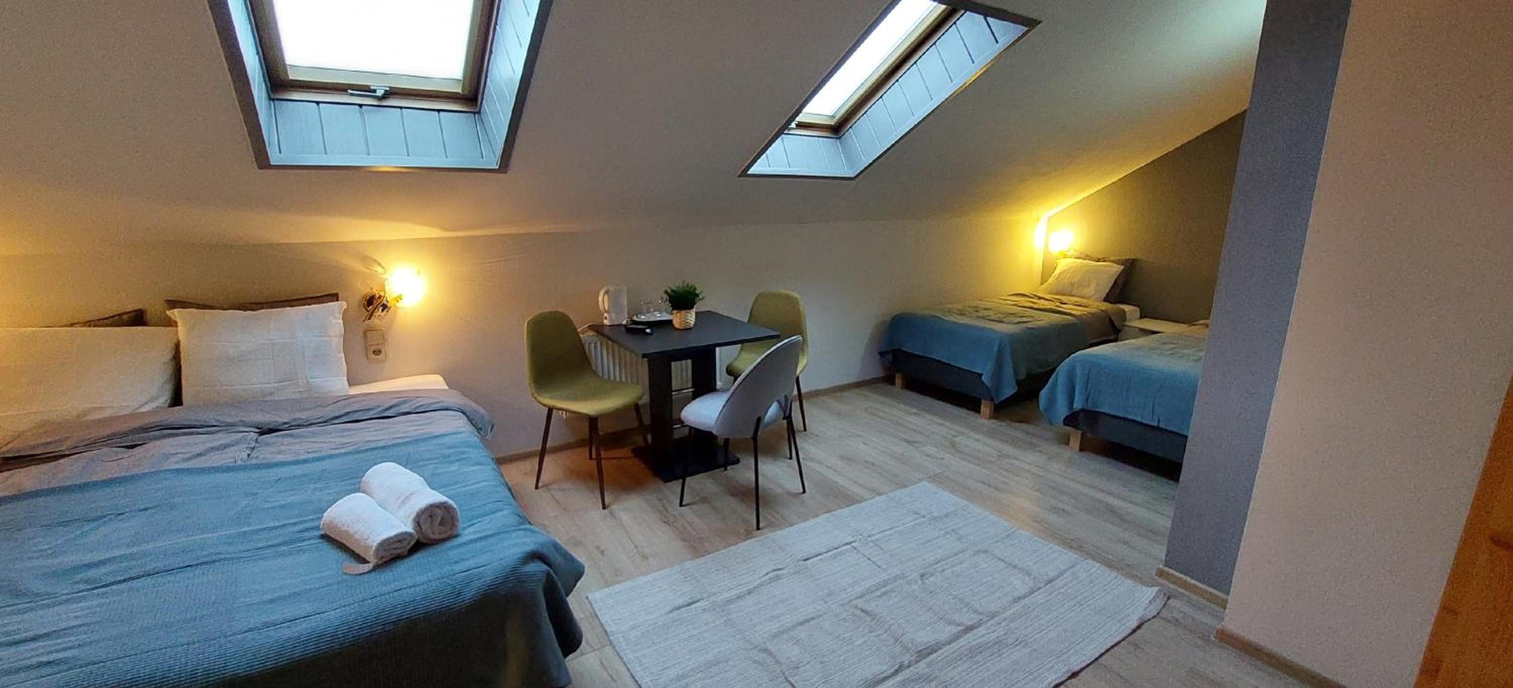 Quadruple Room with Shower - Photo 4