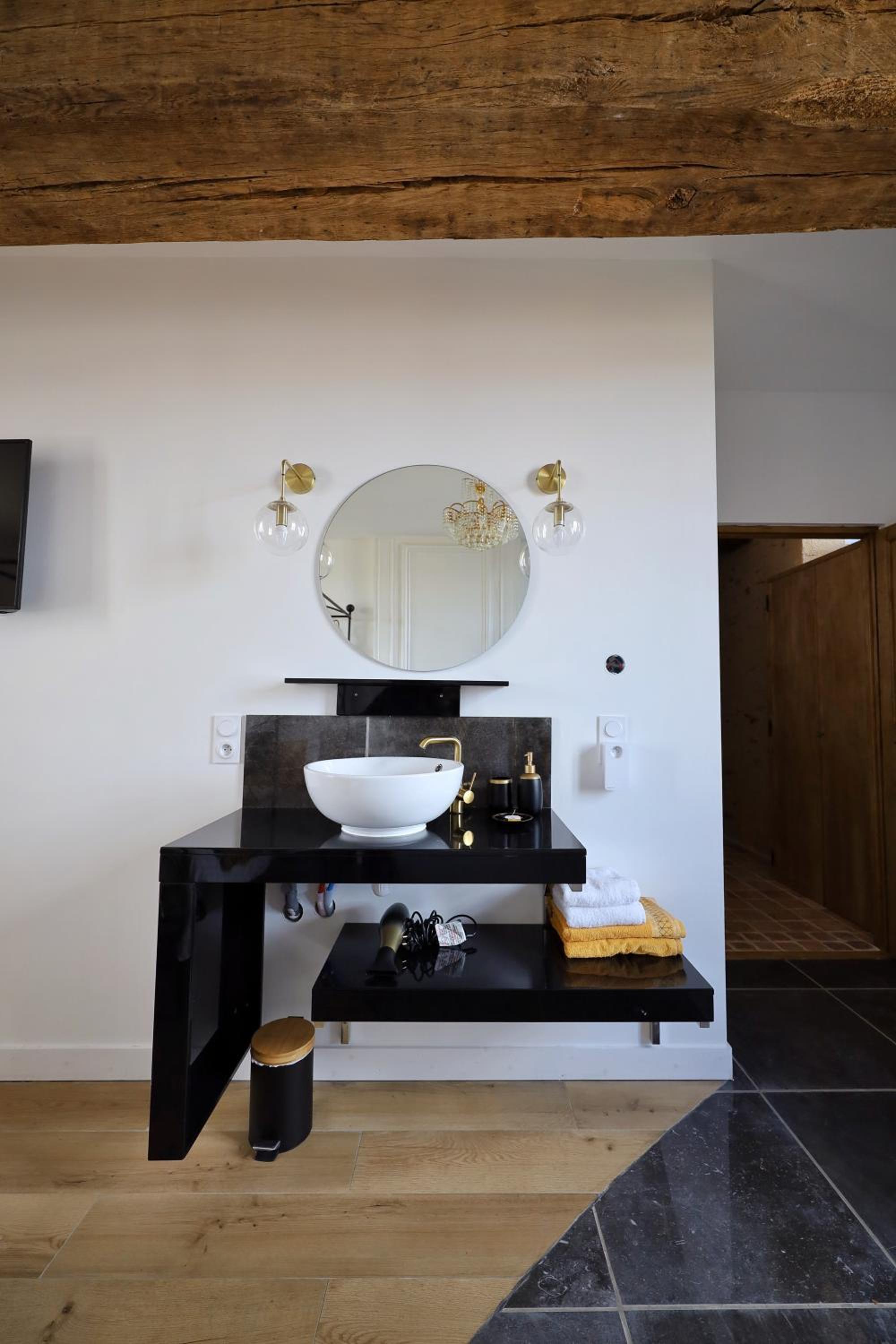 Deluxe Double Room - Photo 16