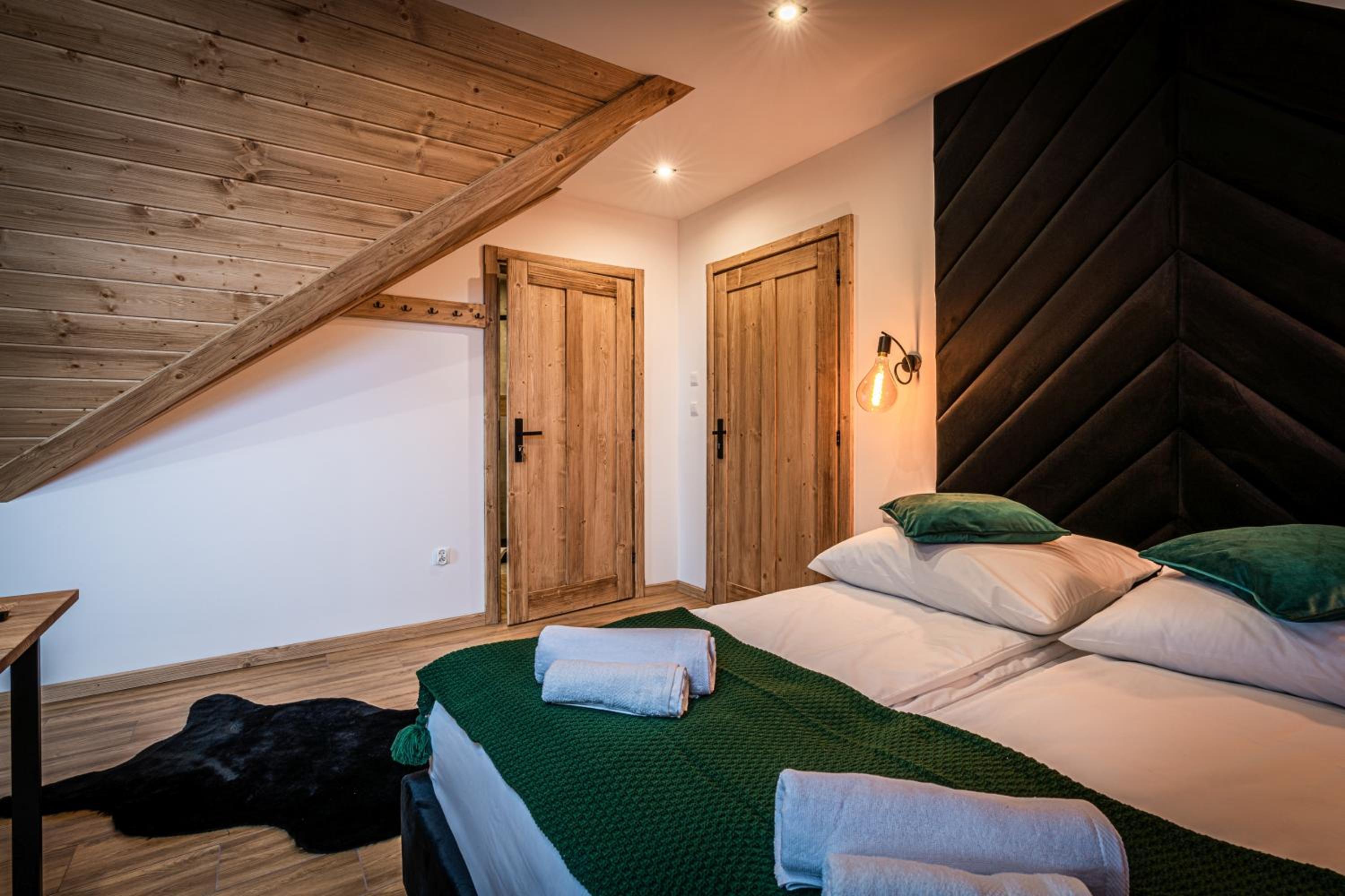 Quadruple Room with Mountain View photo 2