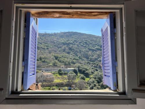 Double or Twin Room with Mountain View photo 3