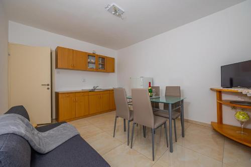 One-Bedroom Apartment photo 3