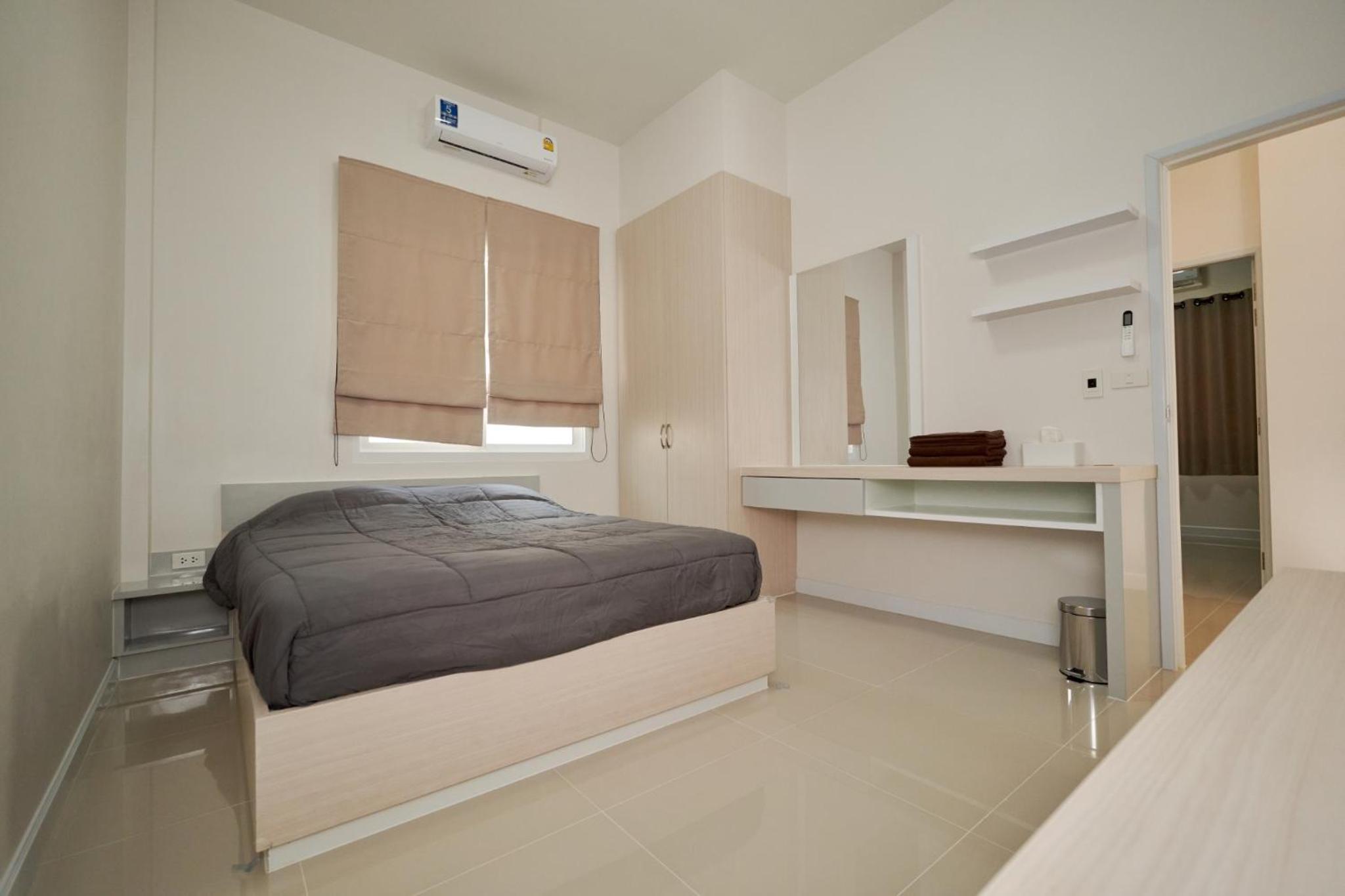Three-Bedroom Villa - Photo 9