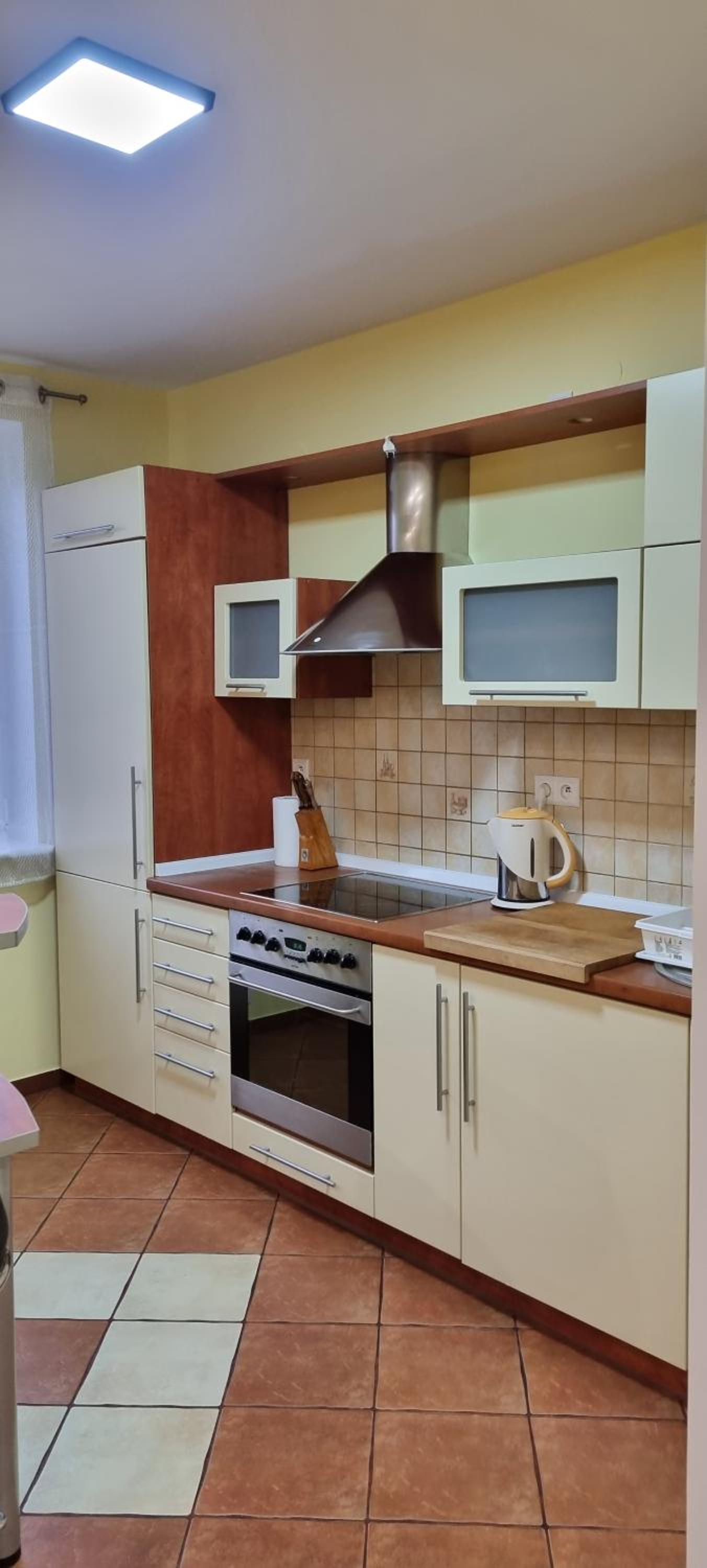 One-Bedroom Apartment - Photo 1