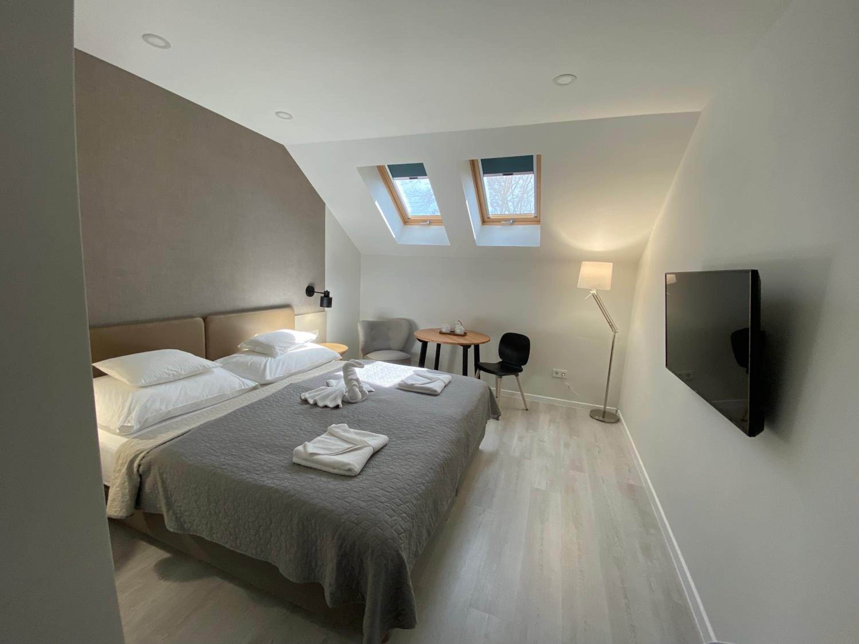 Double Room with Private Bathroom - Photo 5