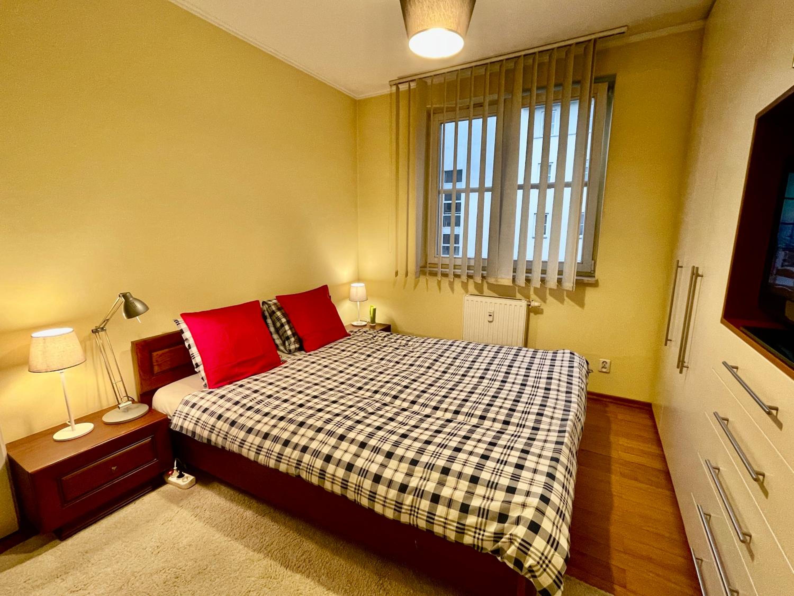 One-Bedroom Apartment - Photo 3