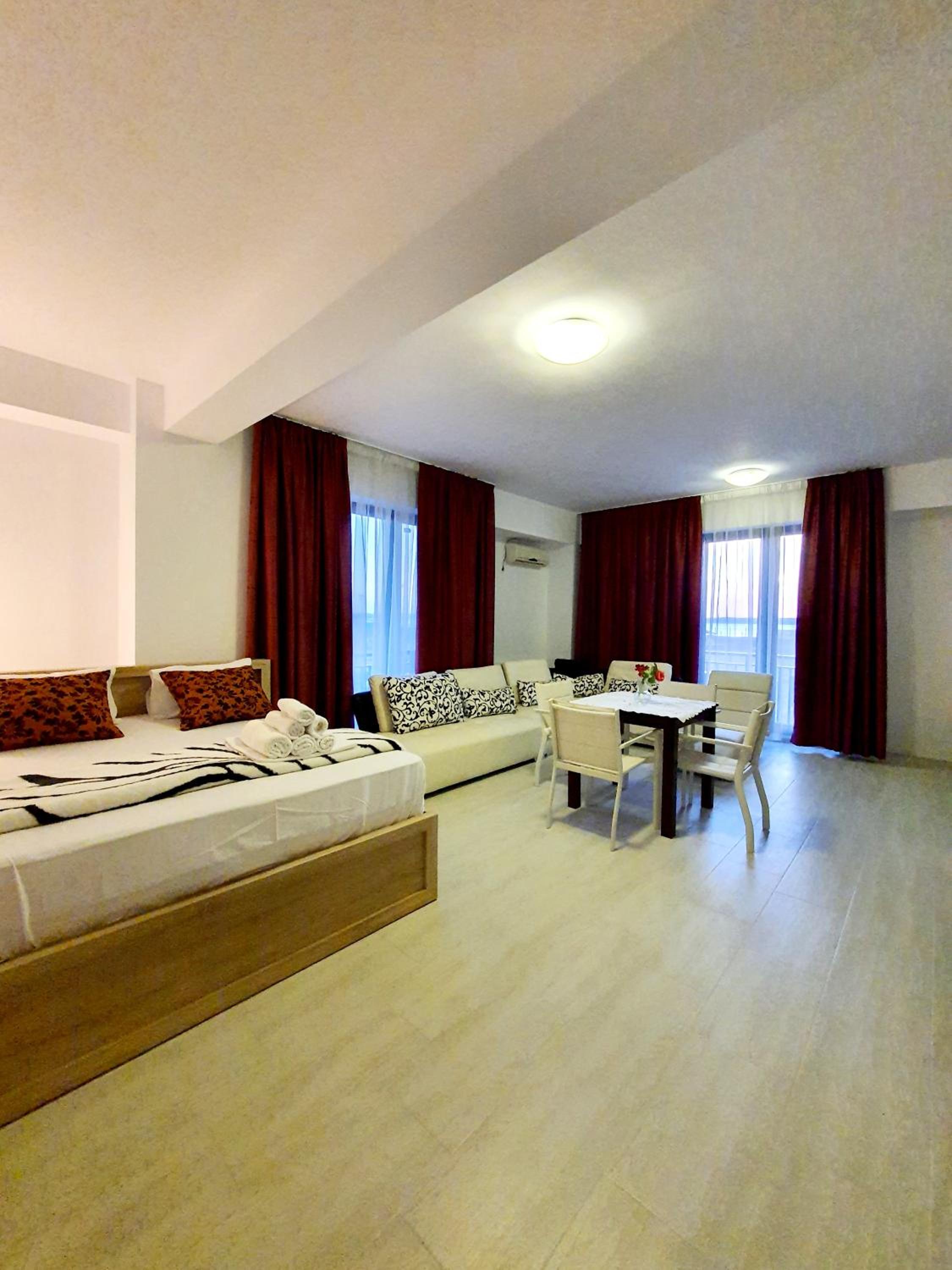 Apartment with Lake View - Photo 2