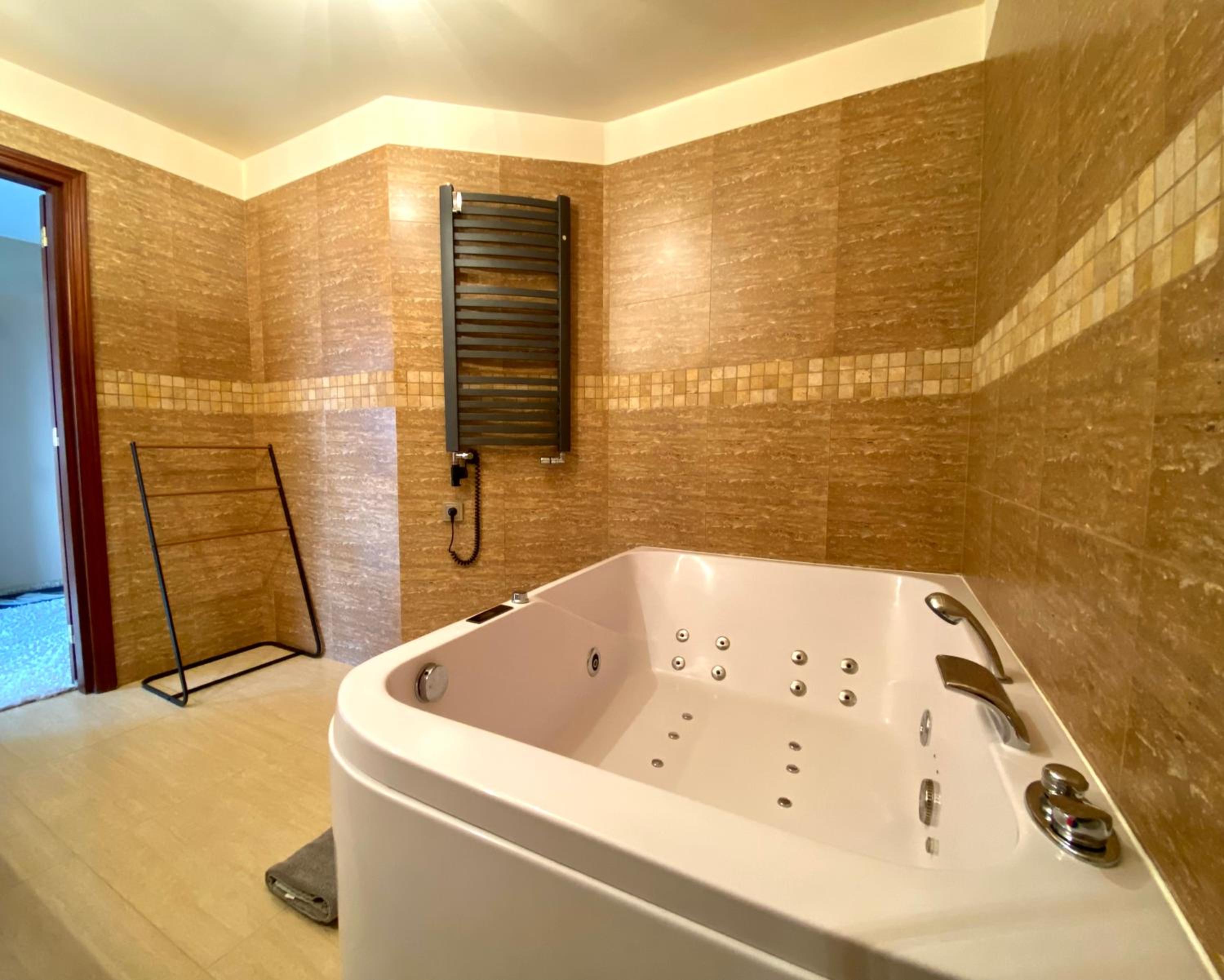 Queen Room with Spa Bath - Photo 3