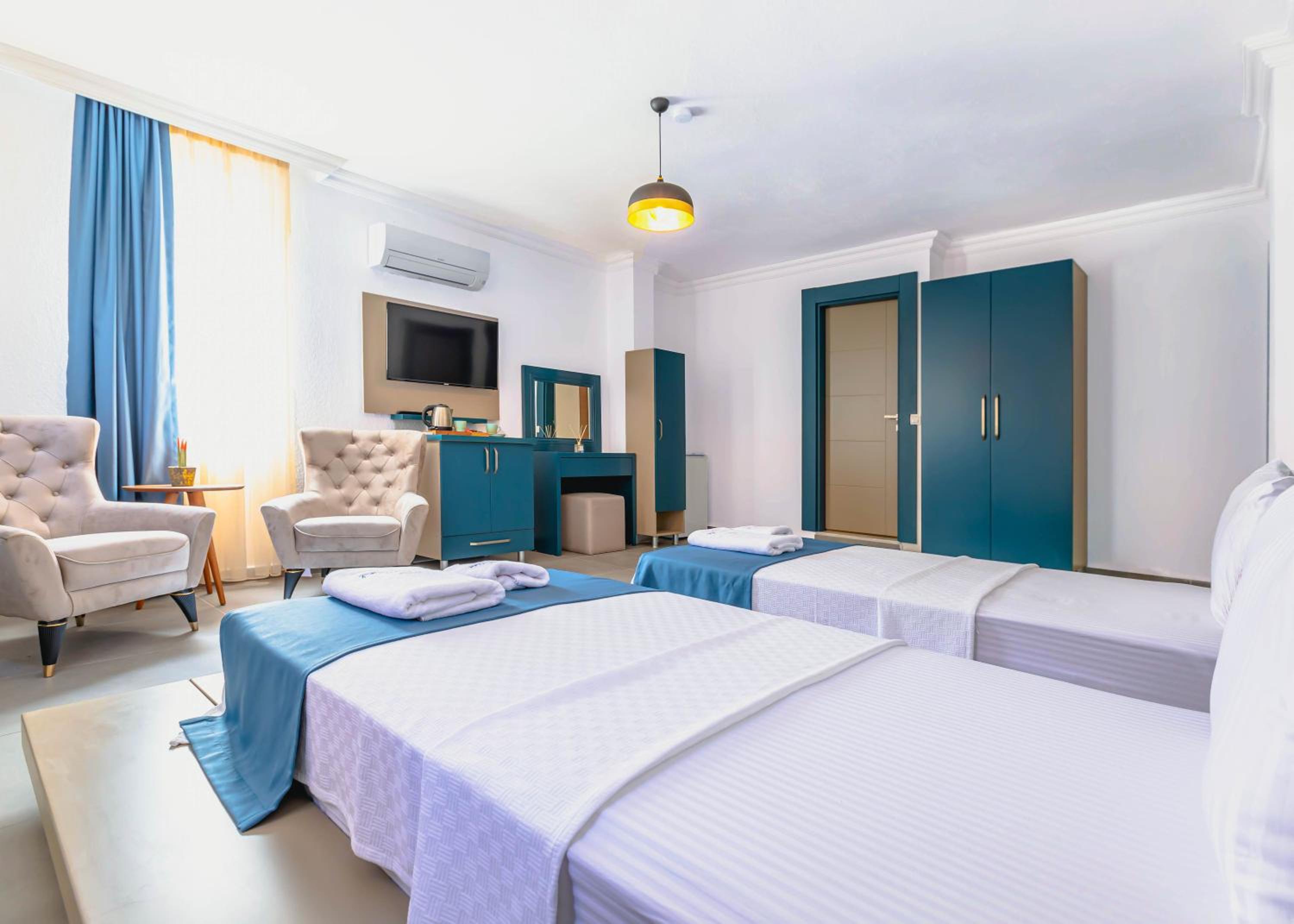 Standard Twin Room with Mountain View