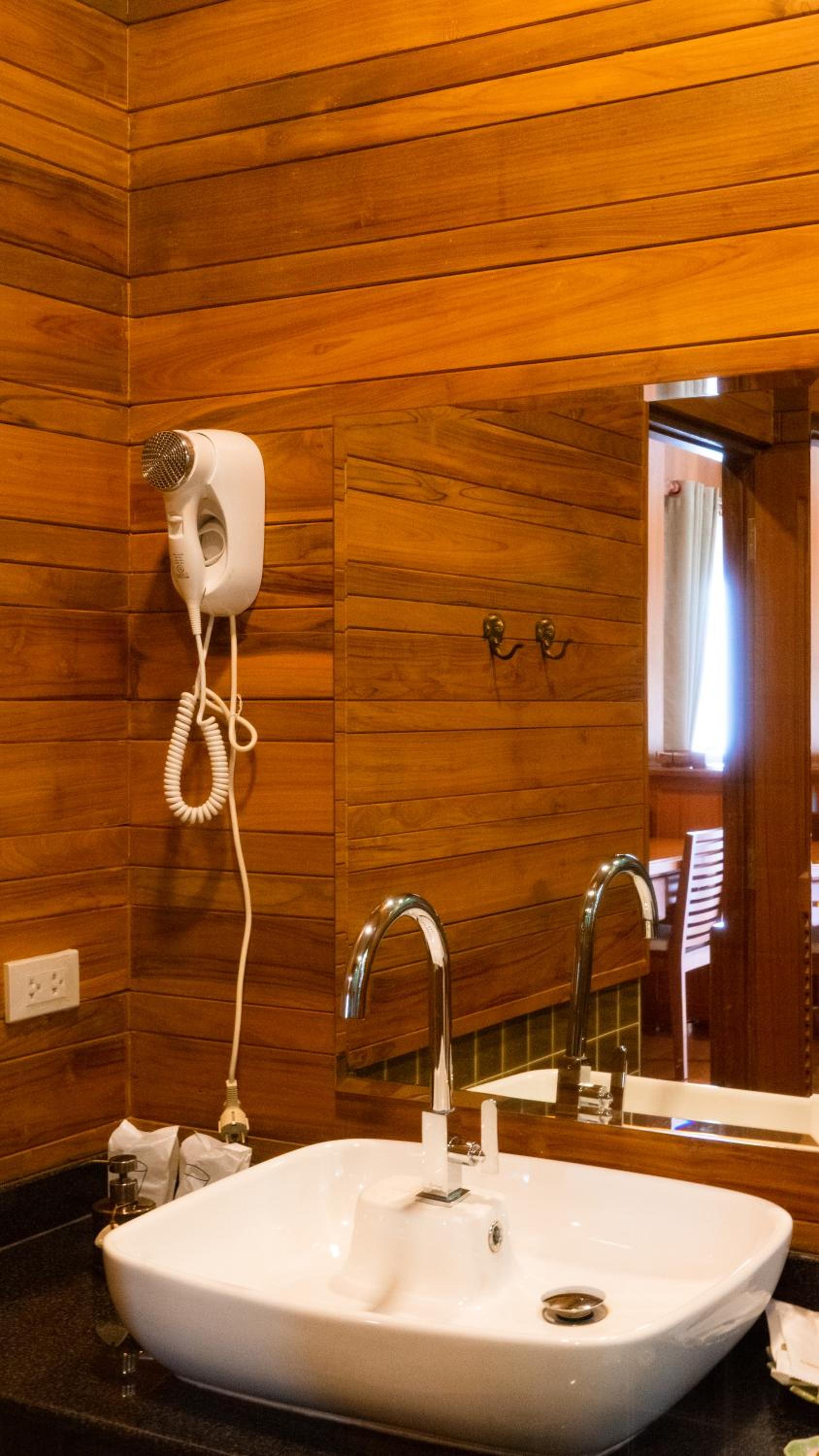 Deluxe Room - Photo 8