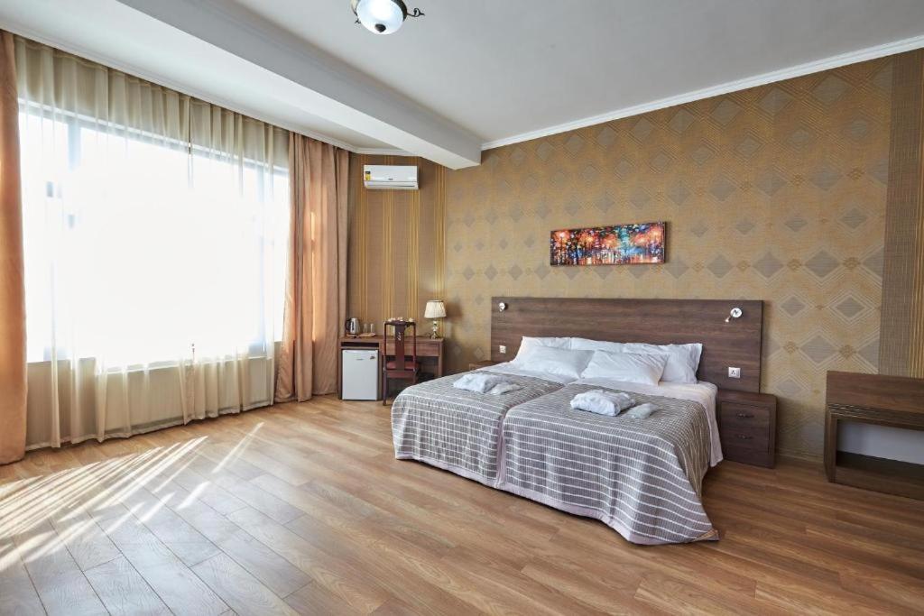 Deluxe Family Suite