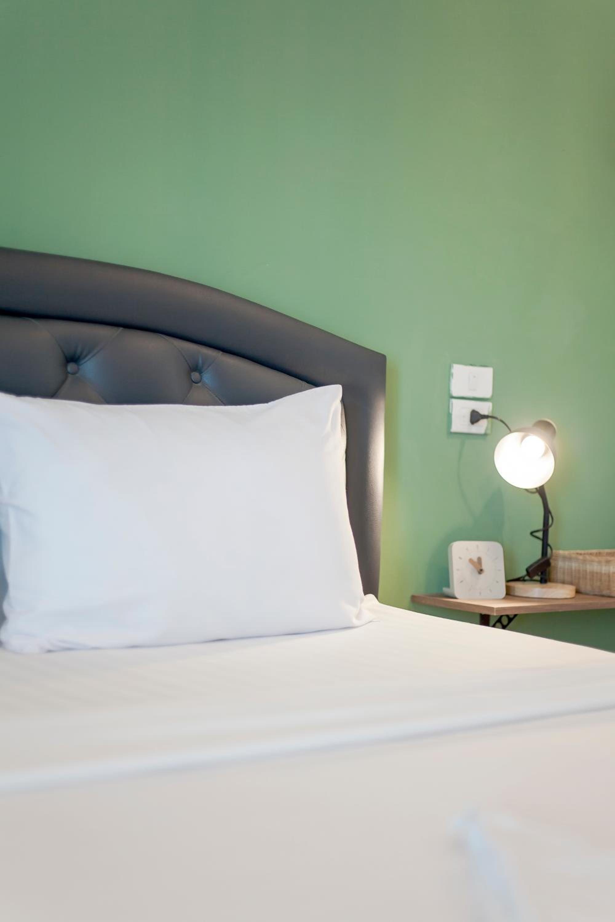 Deluxe King Room - Photo 5