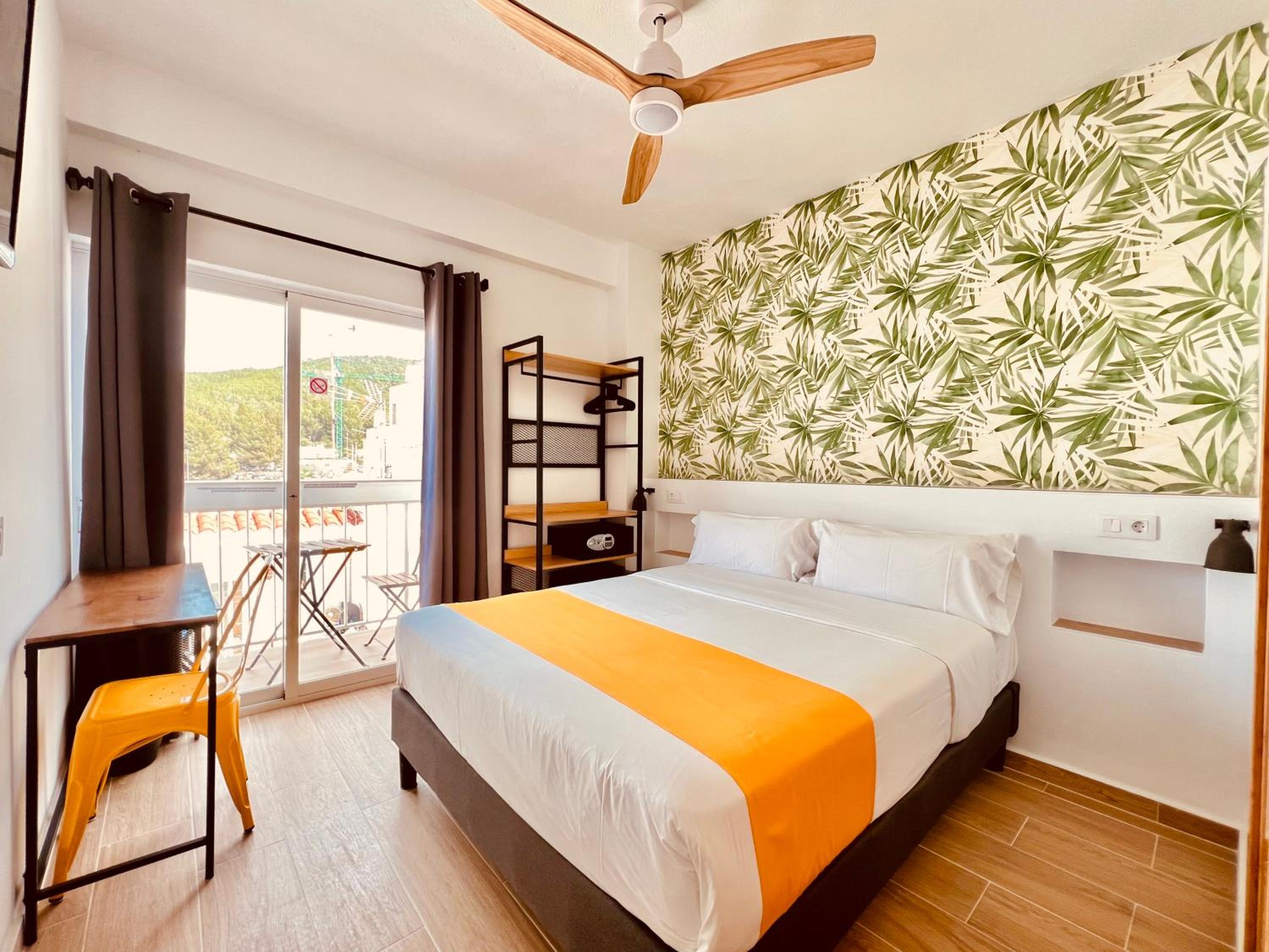 Deluxe Double Room with Balcony photo 1