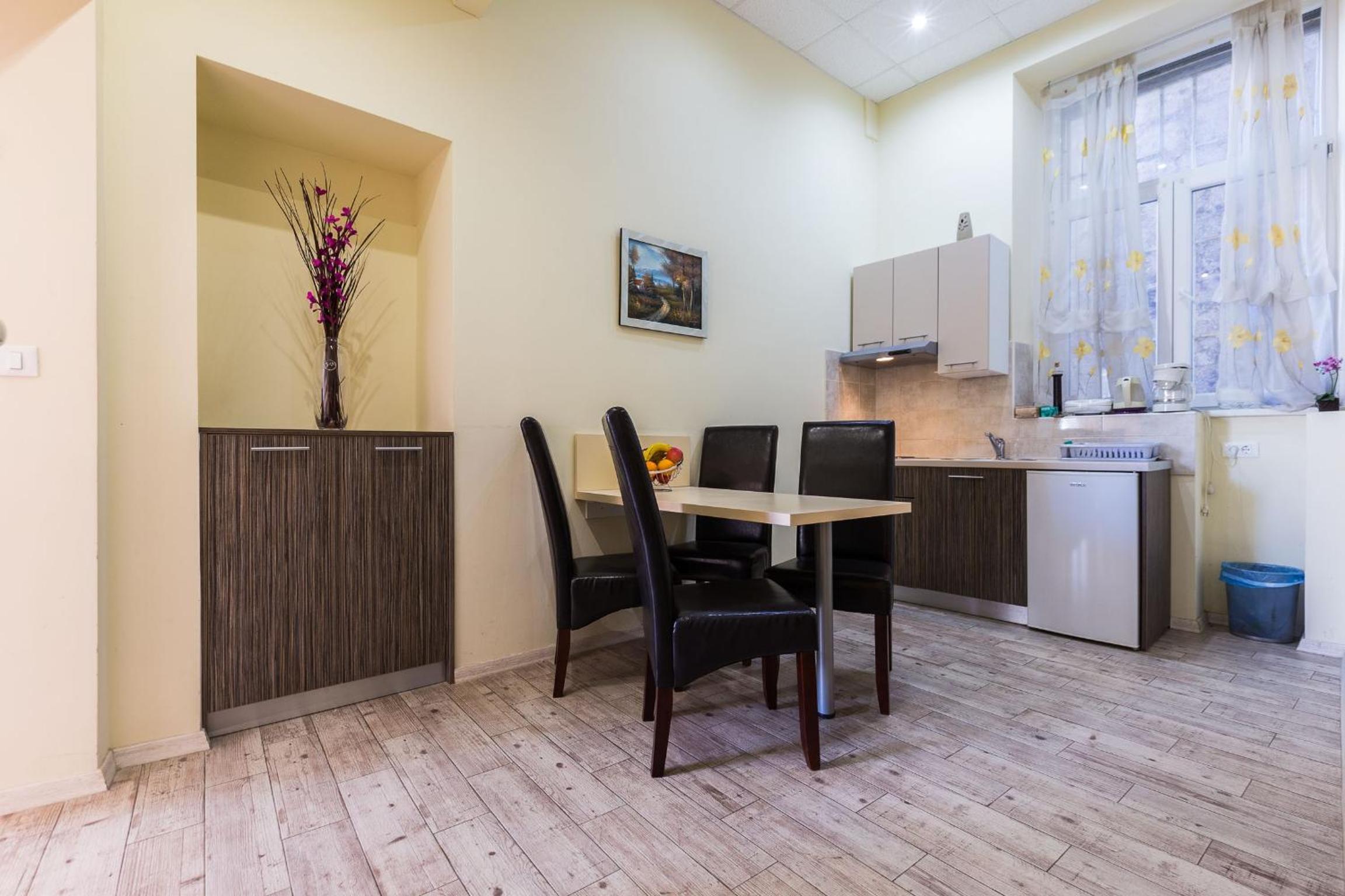Apartment - Photo 2